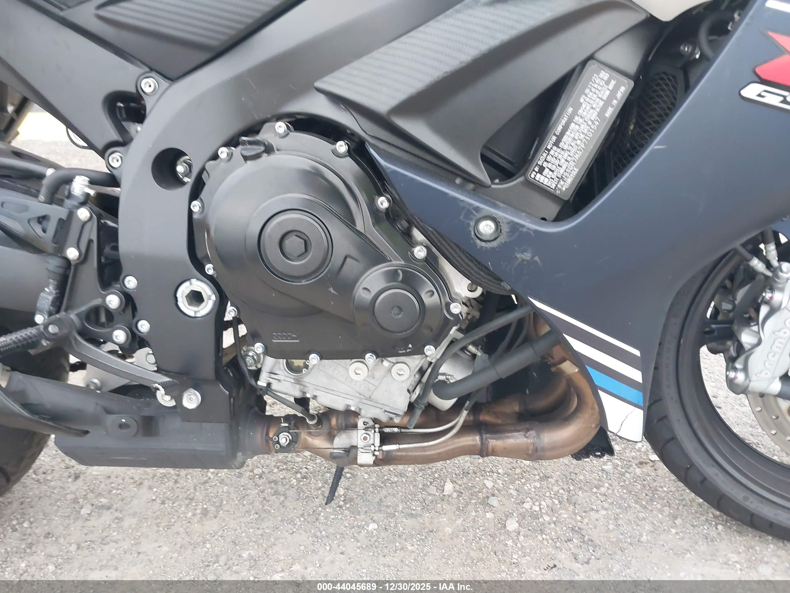 SUZUKI GSX-R750 image 8