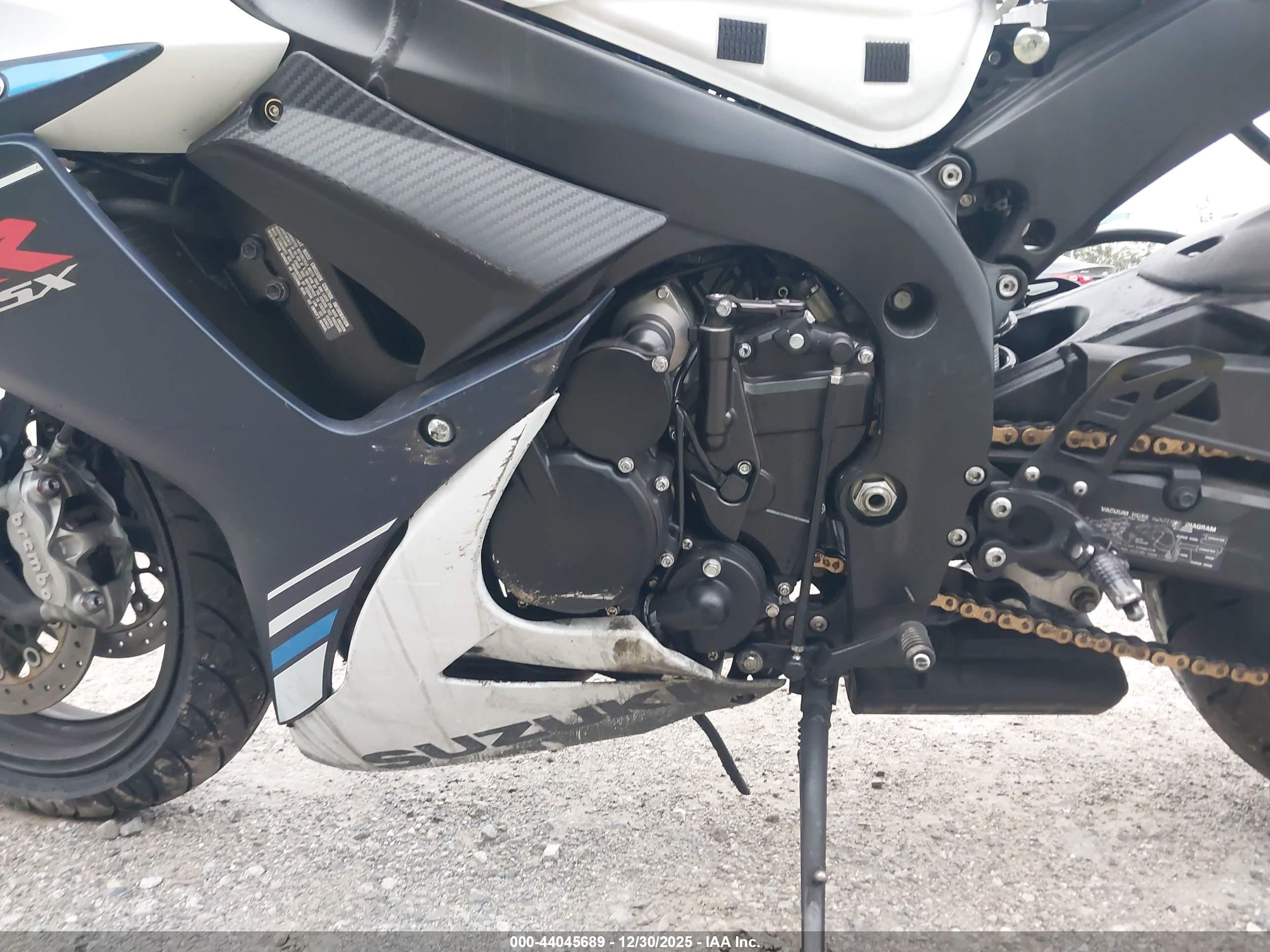 SUZUKI GSX-R750 image 9