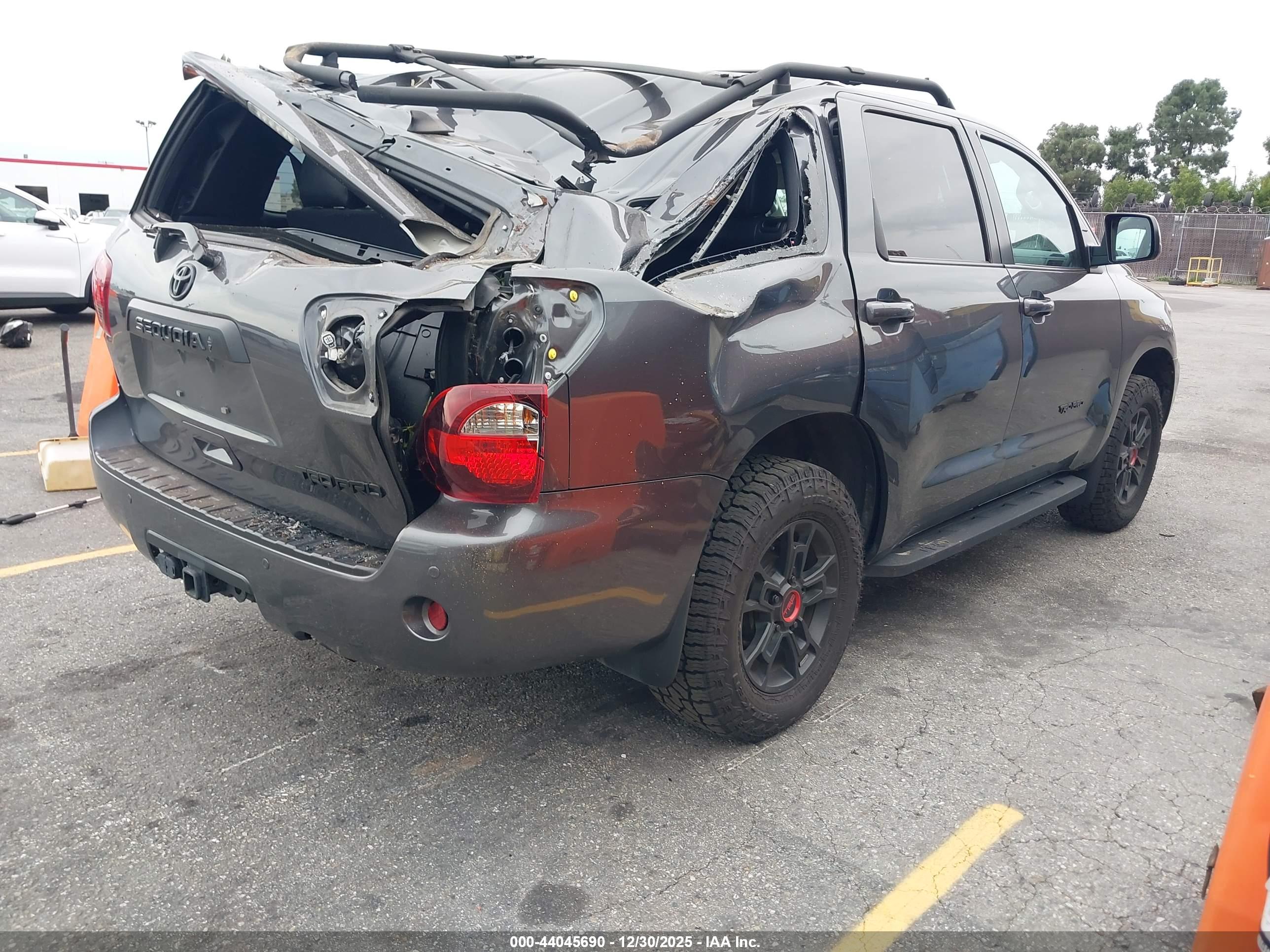 TOYOTA SEQUOIA image 4