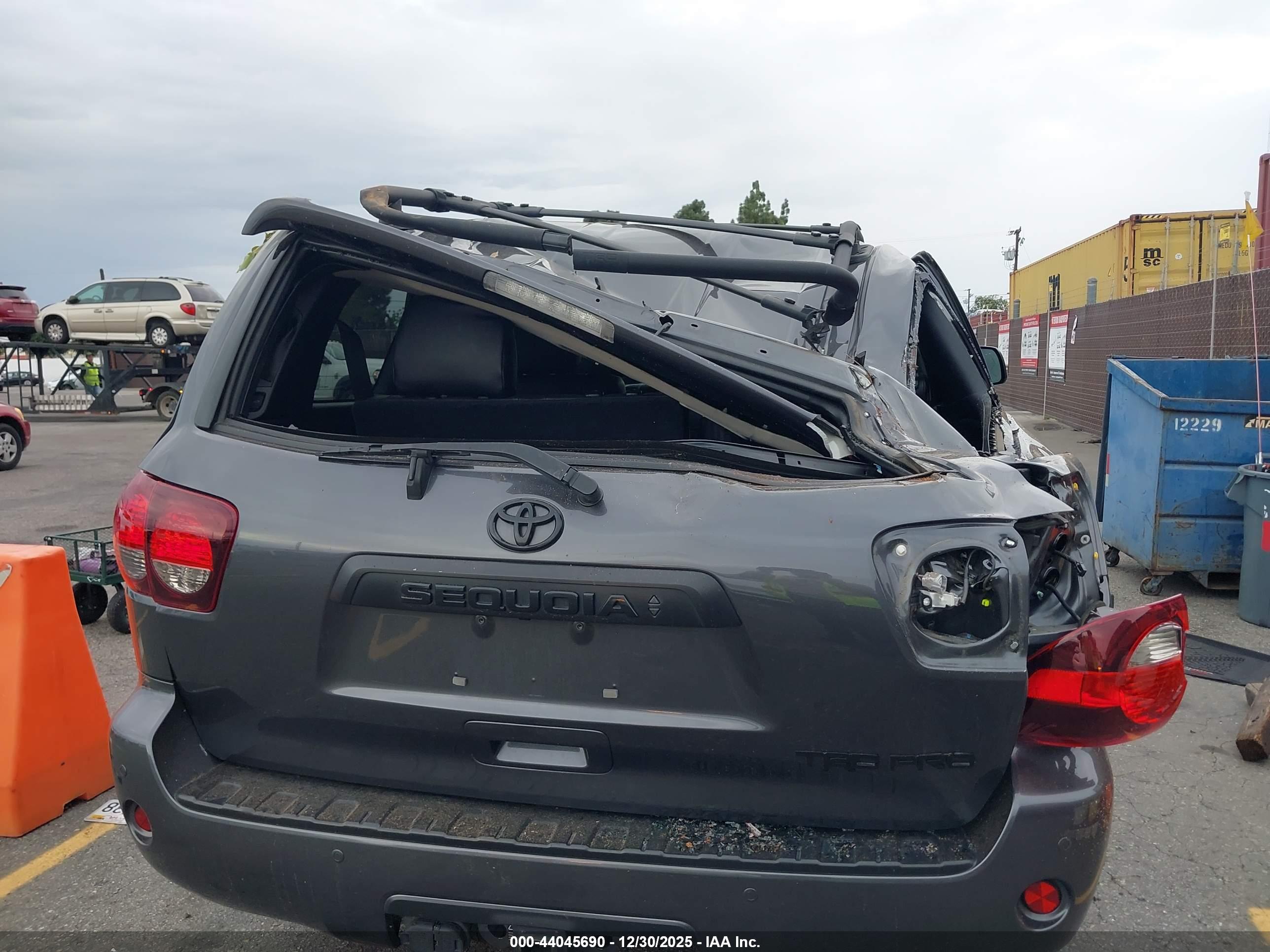 TOYOTA SEQUOIA image 6