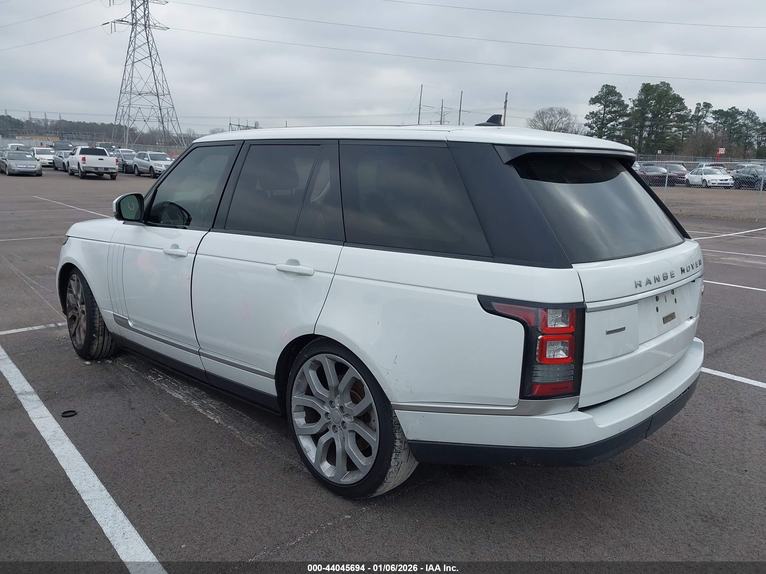 LAND ROVER image 3