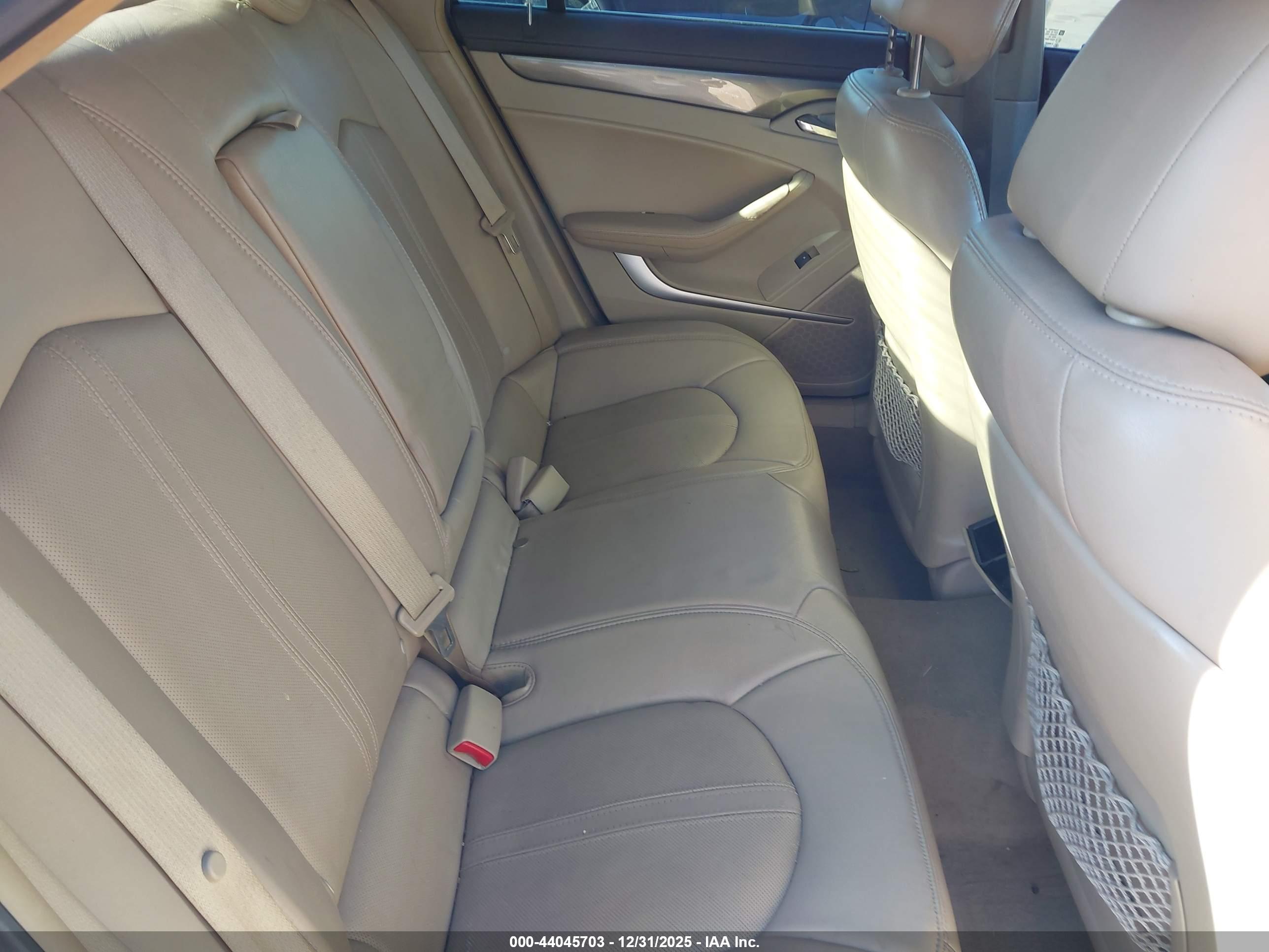 CADILLAC CTS image 8