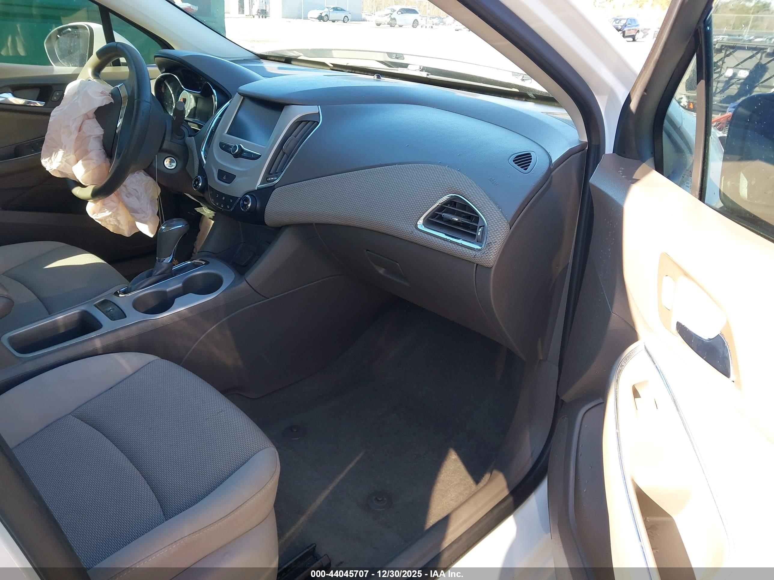 CHEVROLET CRUZE image 5