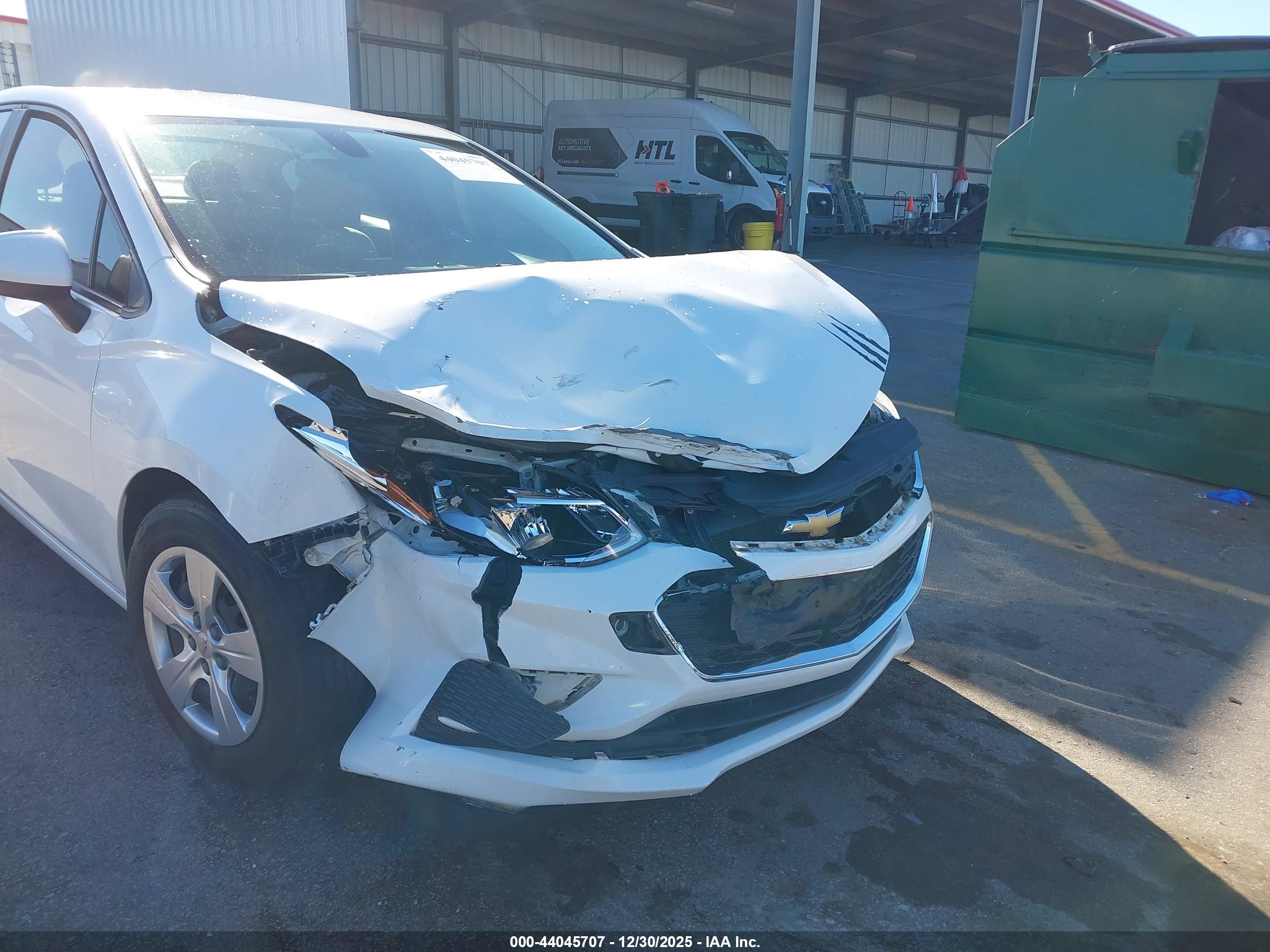 CHEVROLET CRUZE image 6
