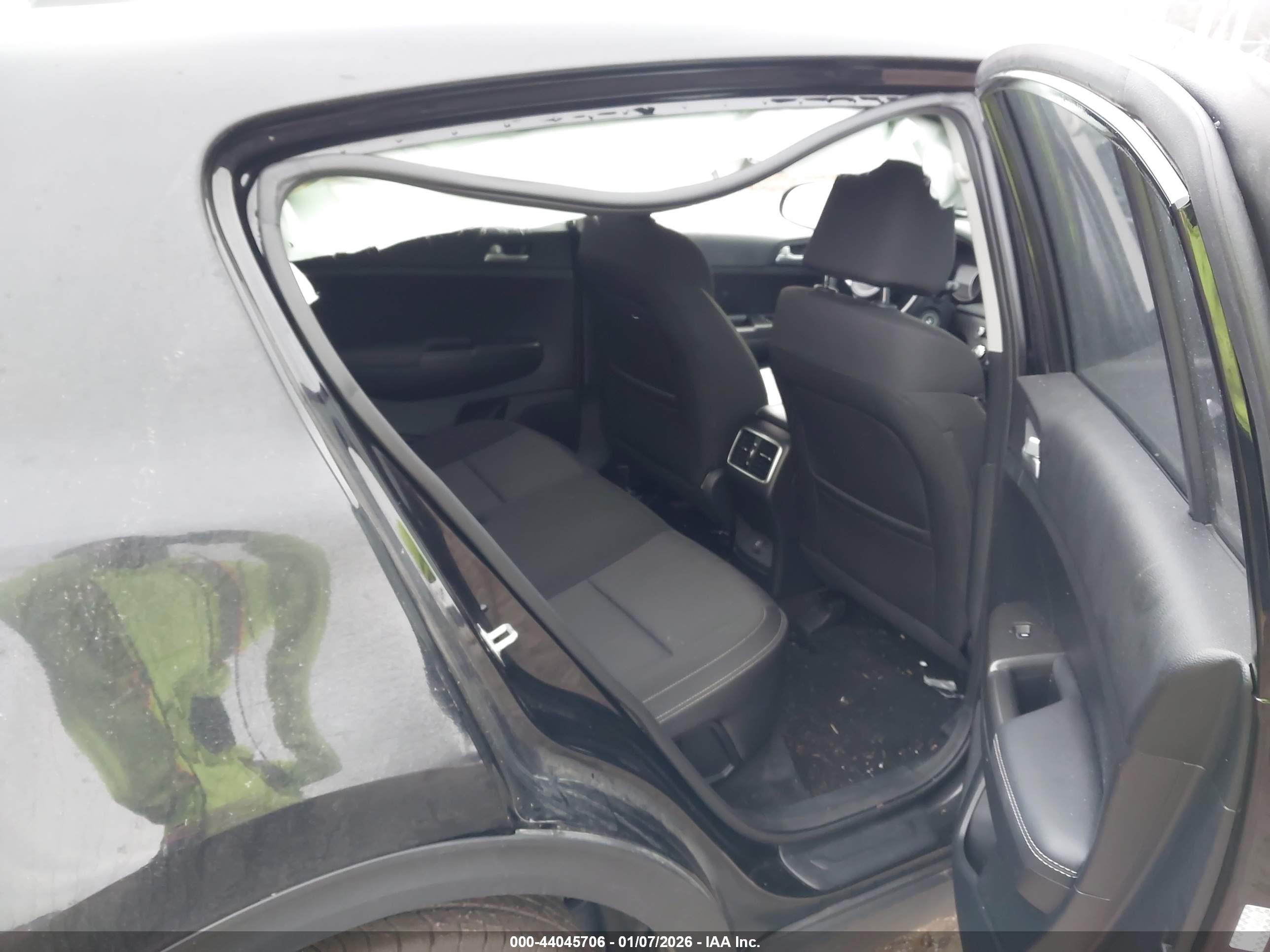 KIA SPORTAGE image 8
