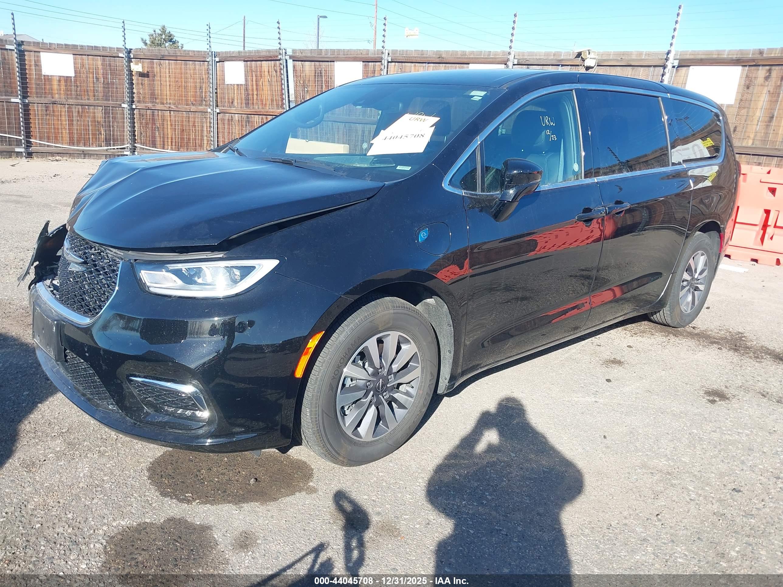 CHRYSLER PACIFICA image 2