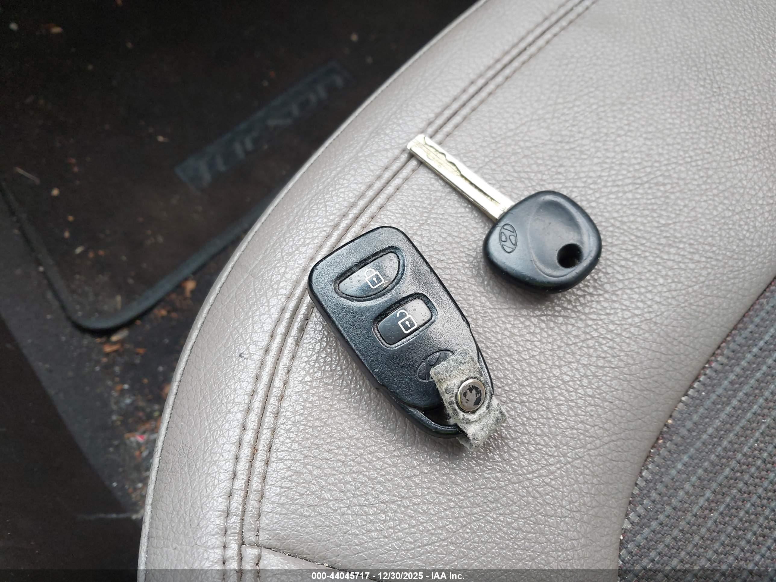 HYUNDAI TUCSON image 11