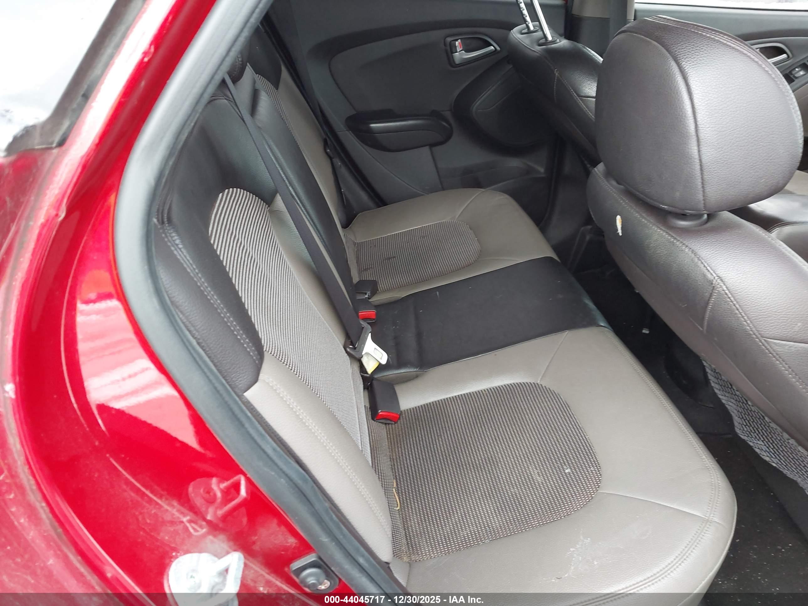 HYUNDAI TUCSON image 8
