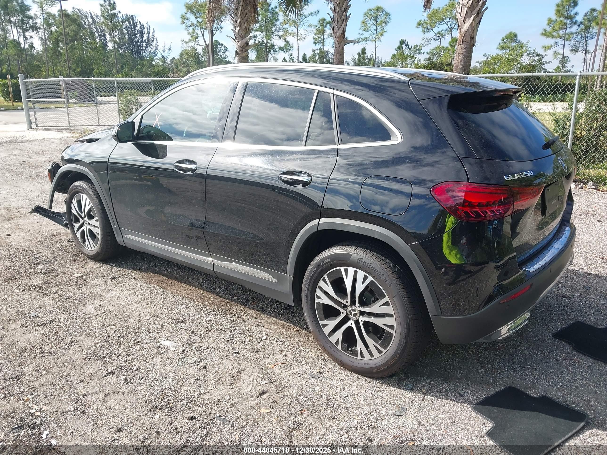 MERCEDES-BENZ GLA image 3