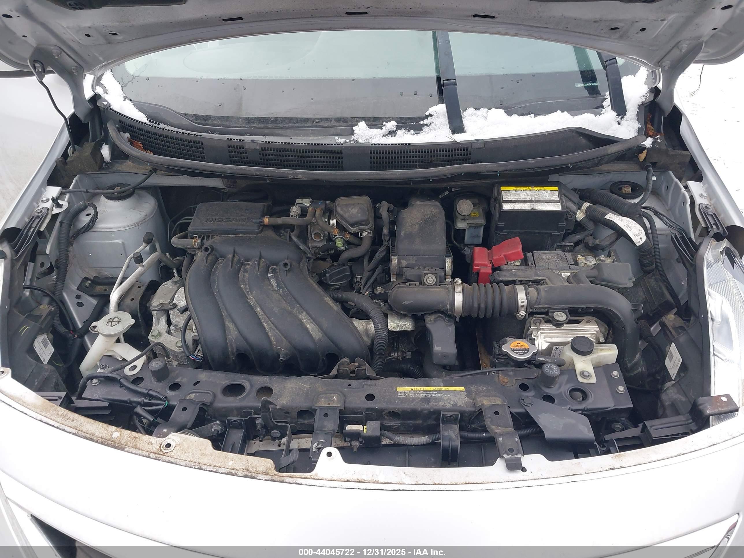 NISSAN VERSA image 10