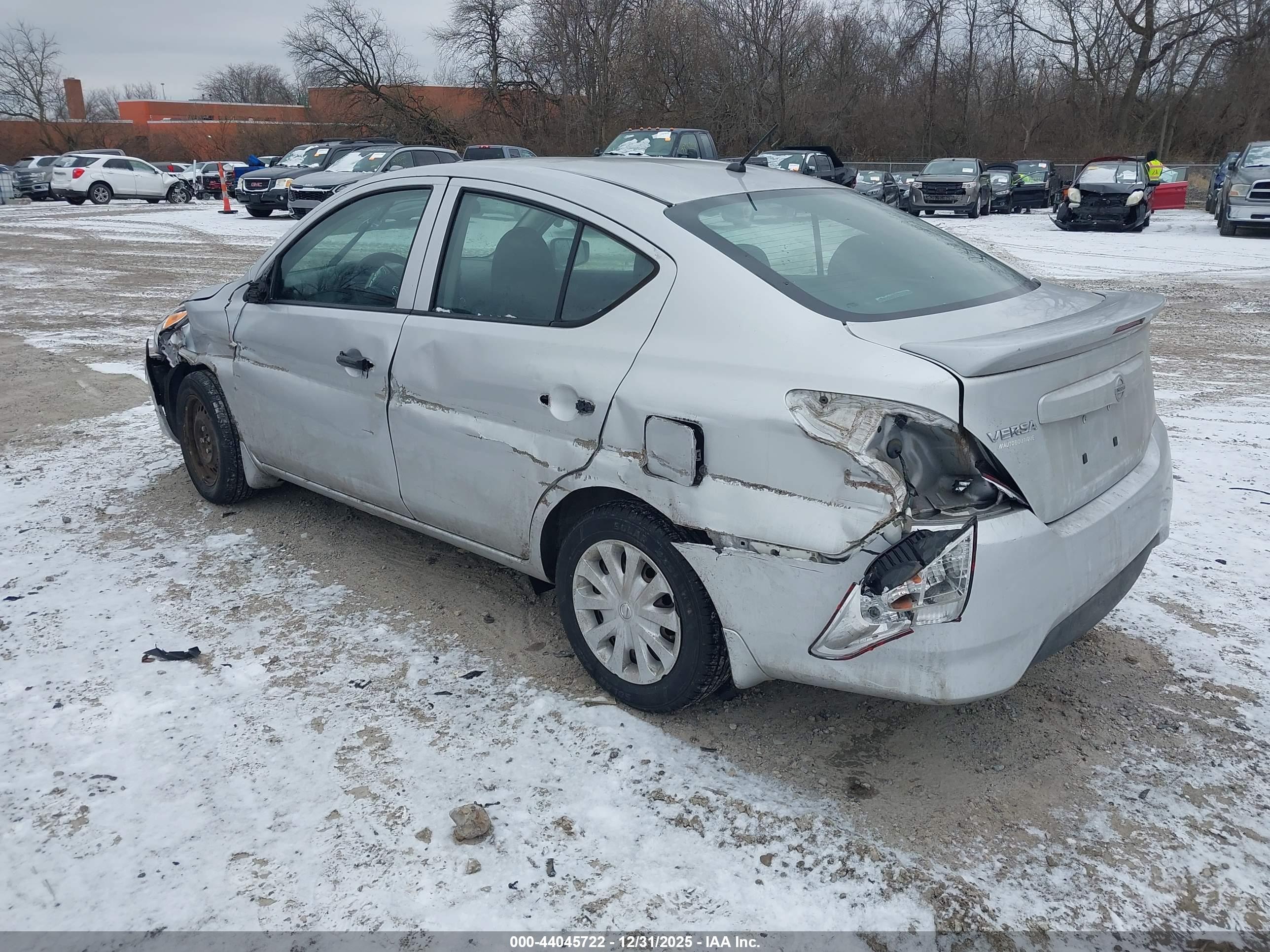 NISSAN VERSA image 3
