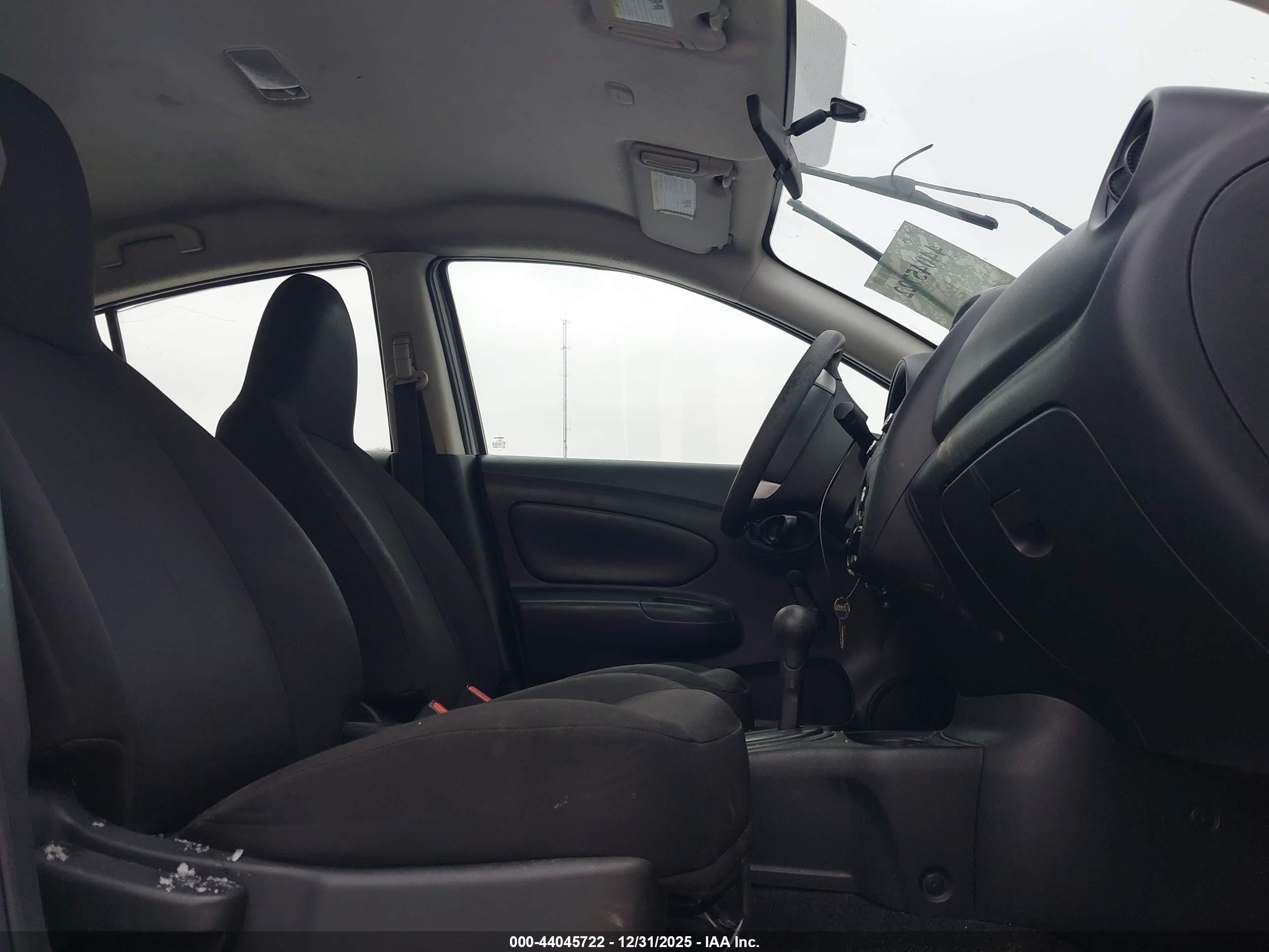 NISSAN VERSA image 5