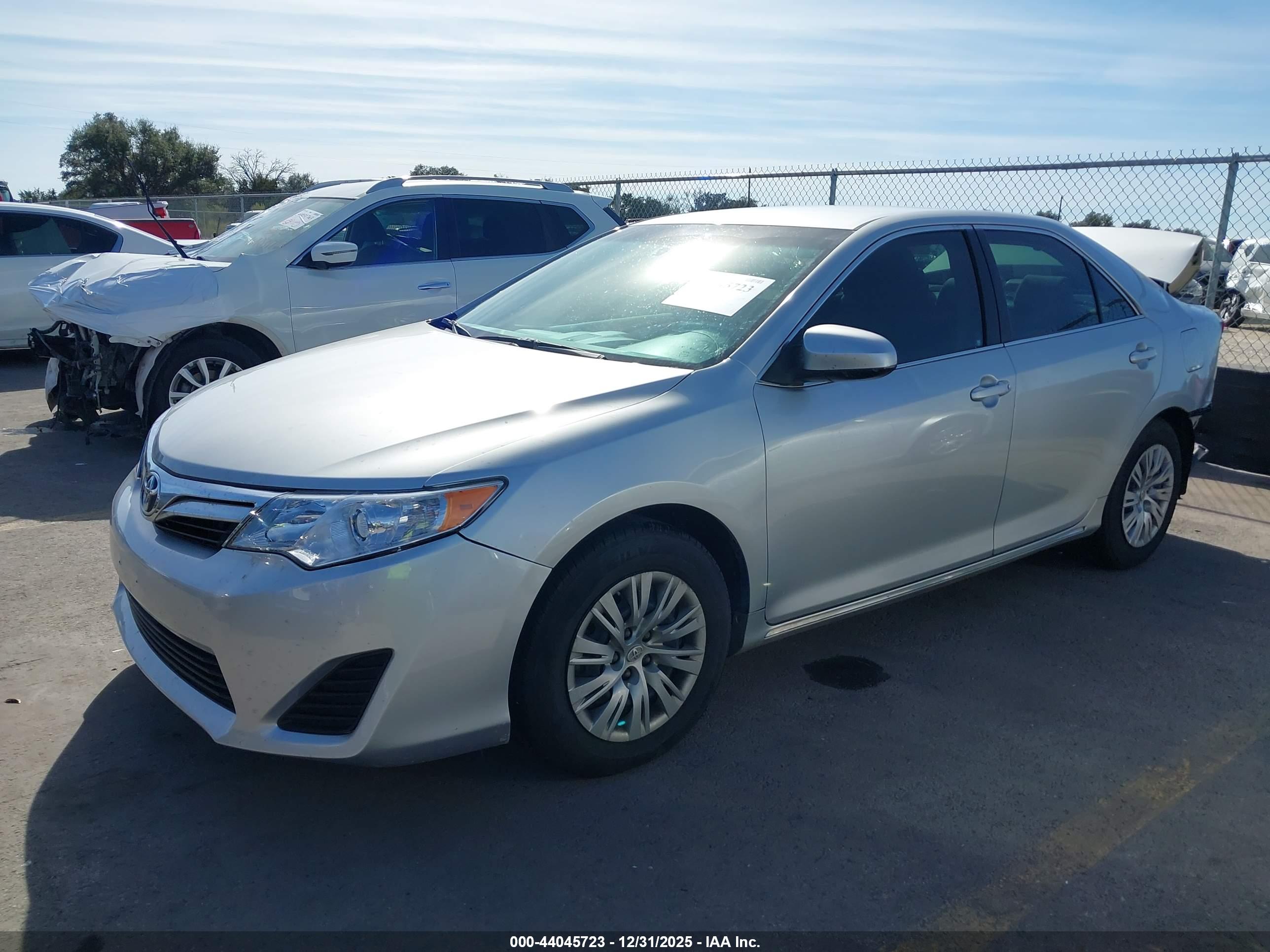 TOYOTA CAMRY image 2