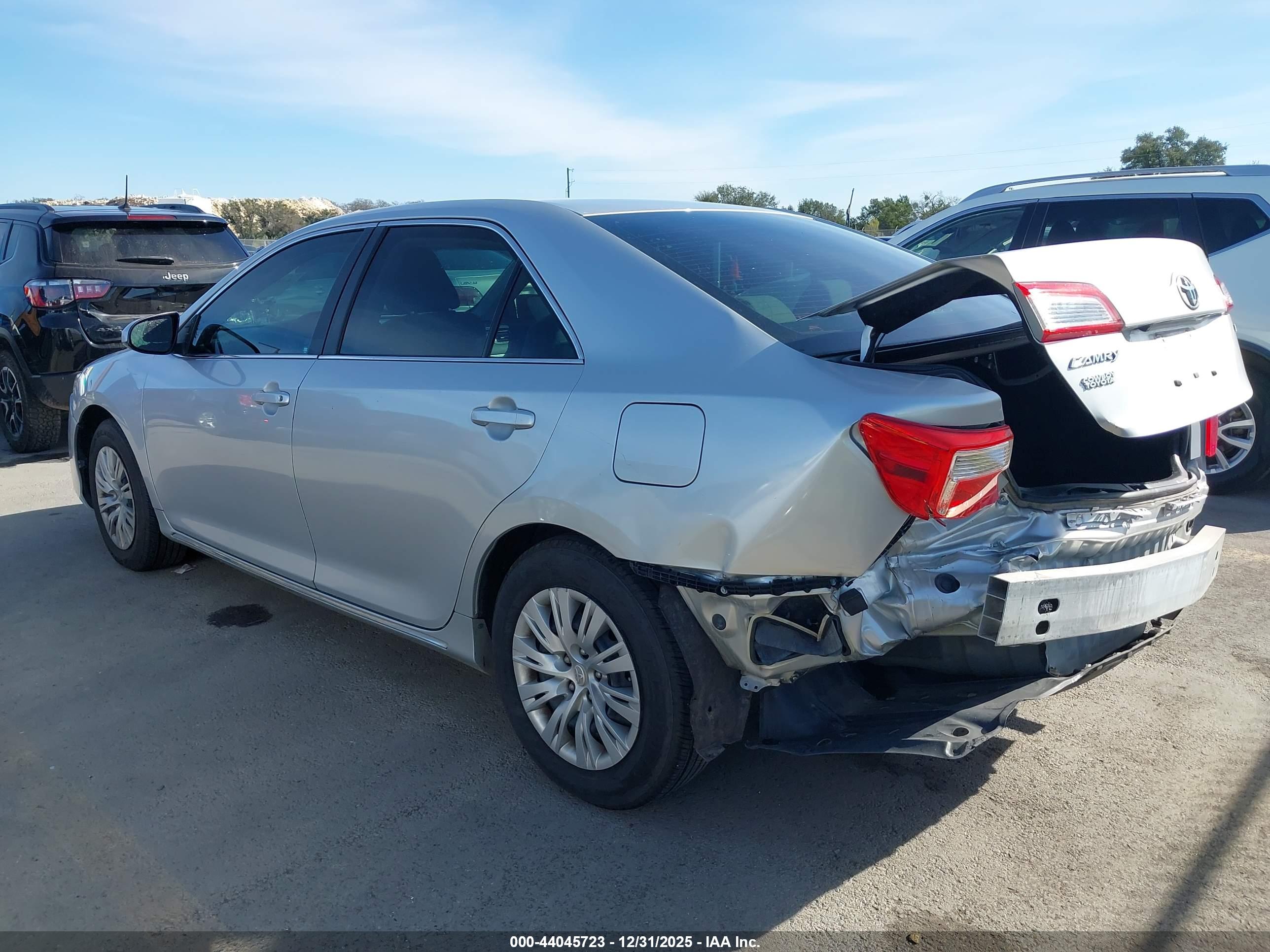 TOYOTA CAMRY image 3