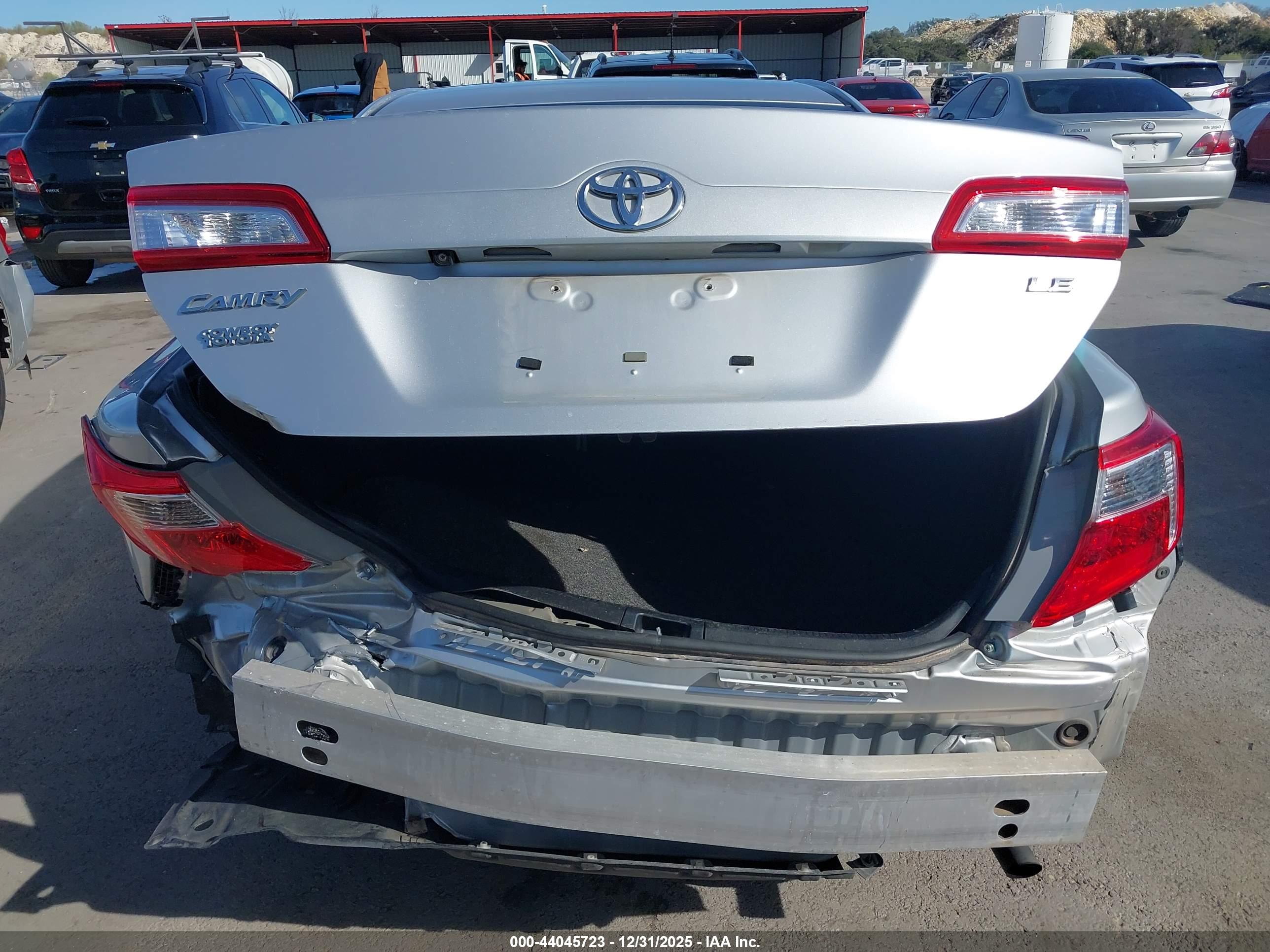 TOYOTA CAMRY image 6