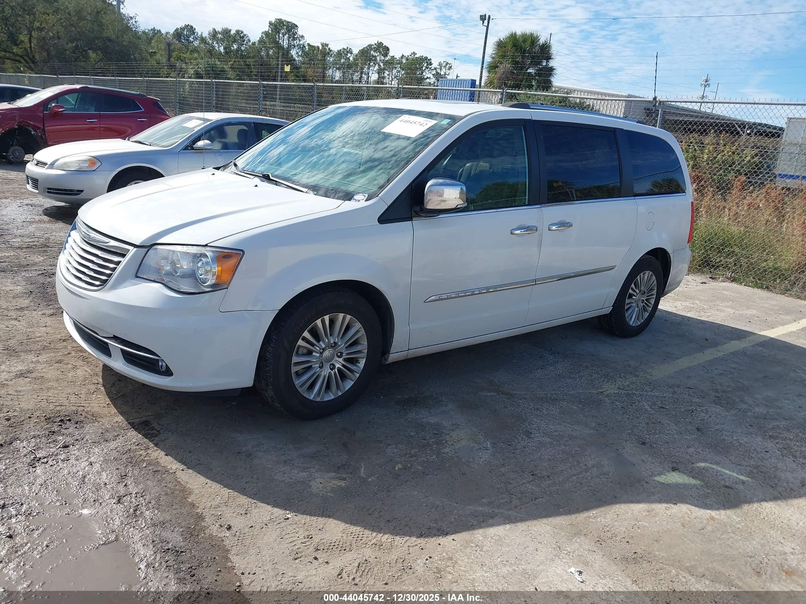CHRYSLER TOWN image 2