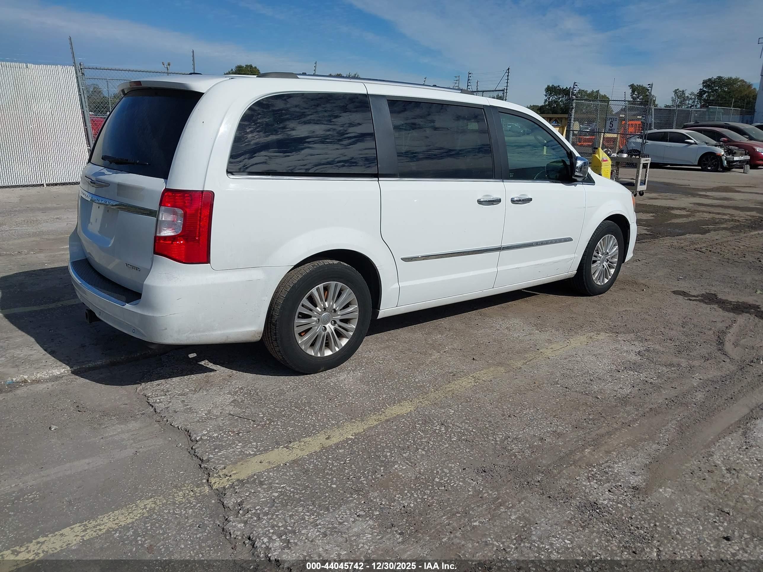 CHRYSLER TOWN image 4