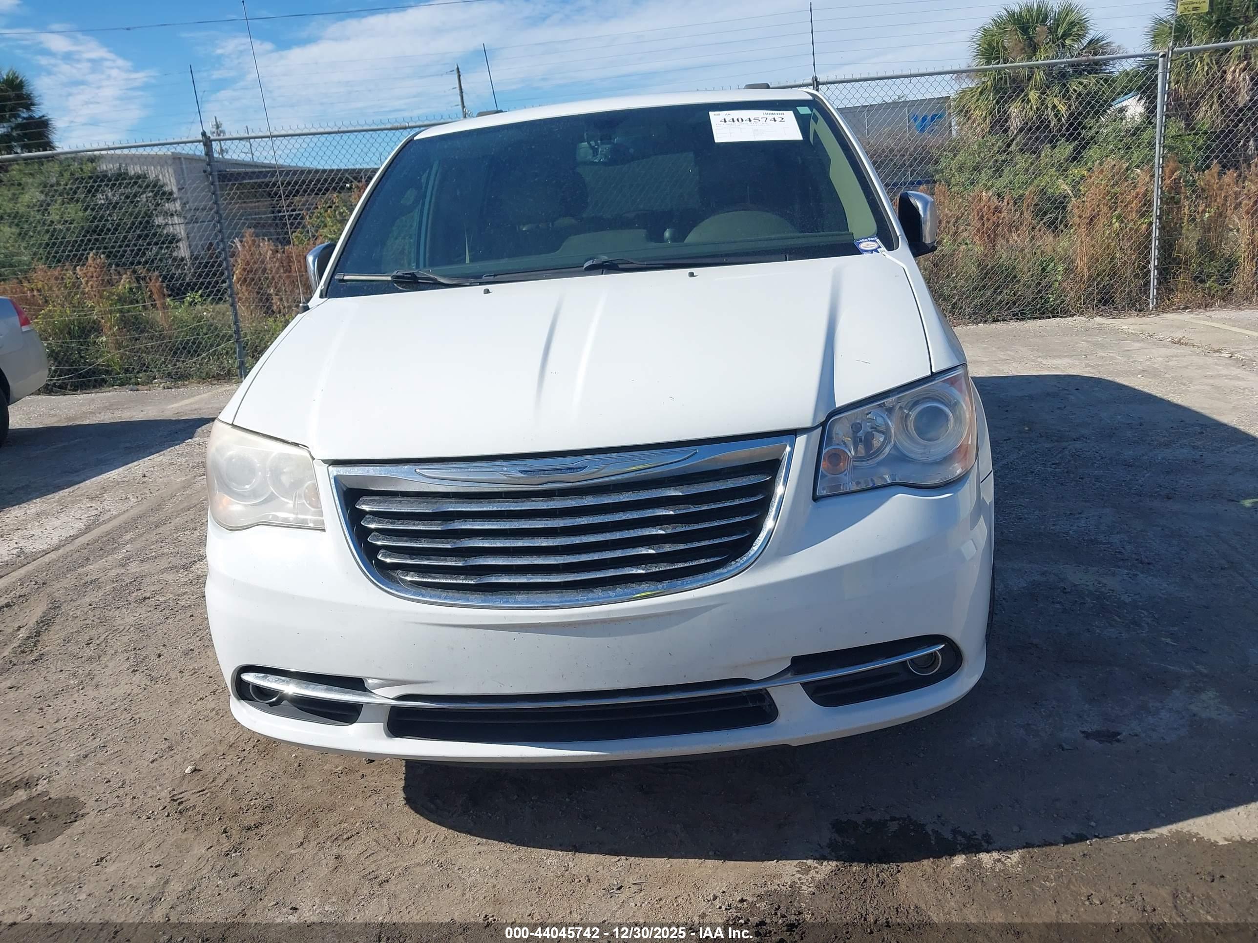 CHRYSLER TOWN image 6