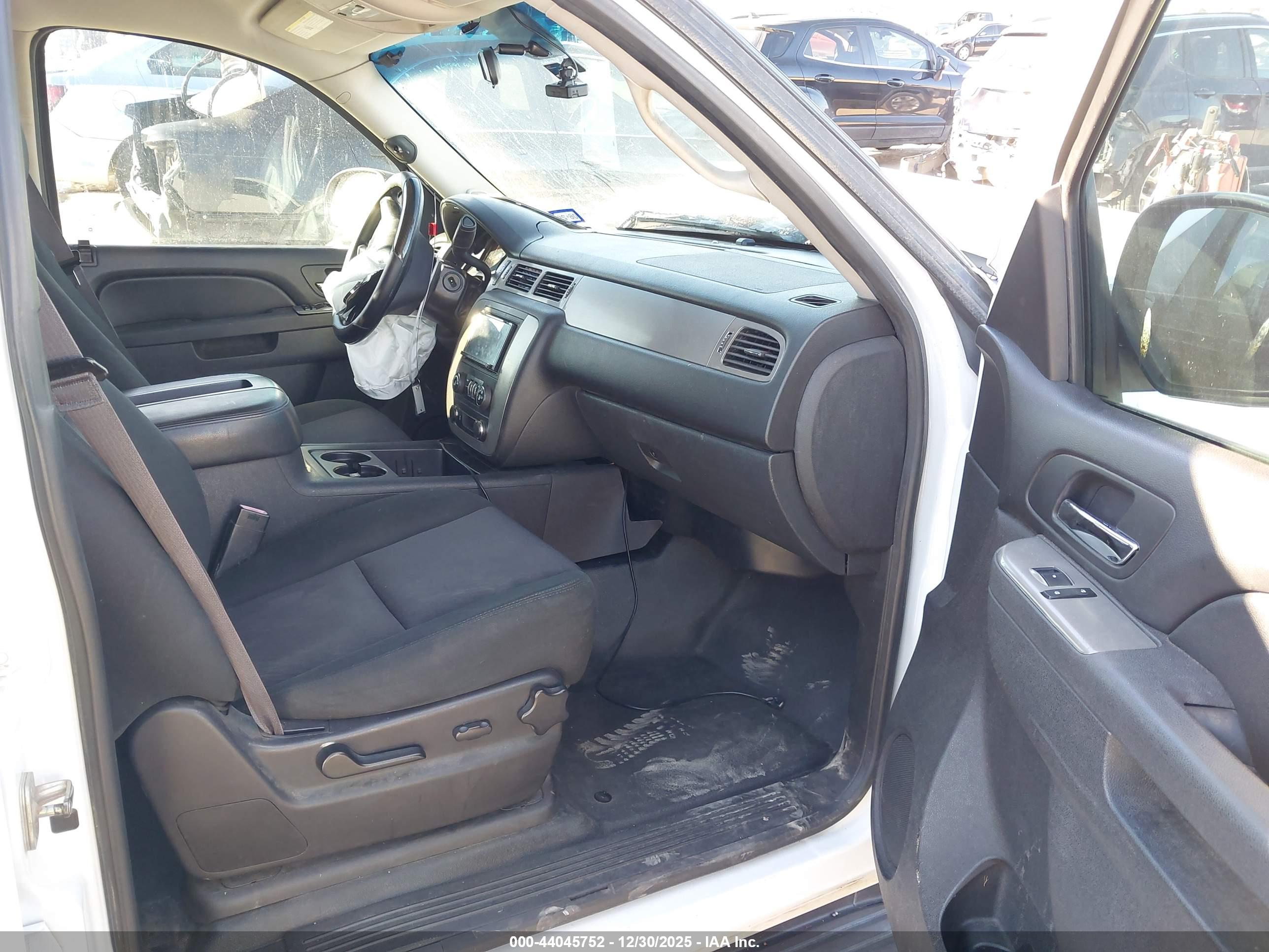 CHEVROLET TAHOE image 5