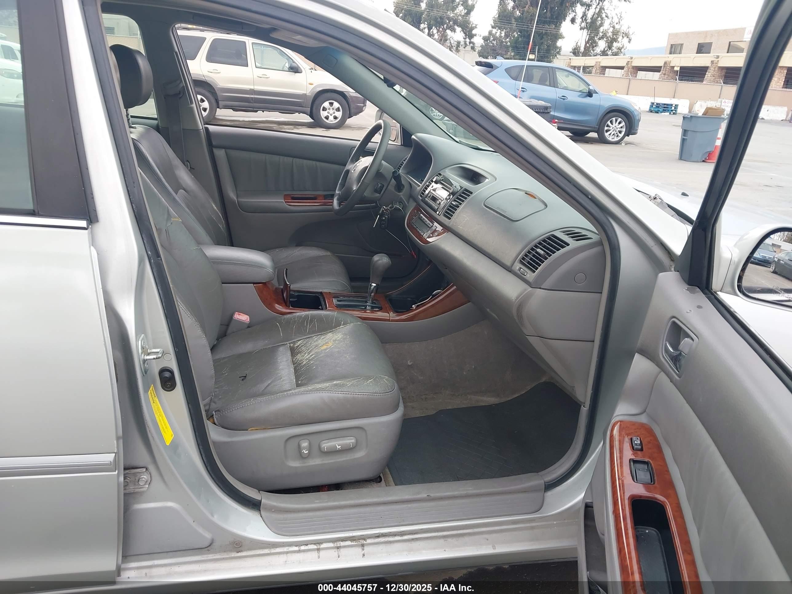 TOYOTA CAMRY image 5