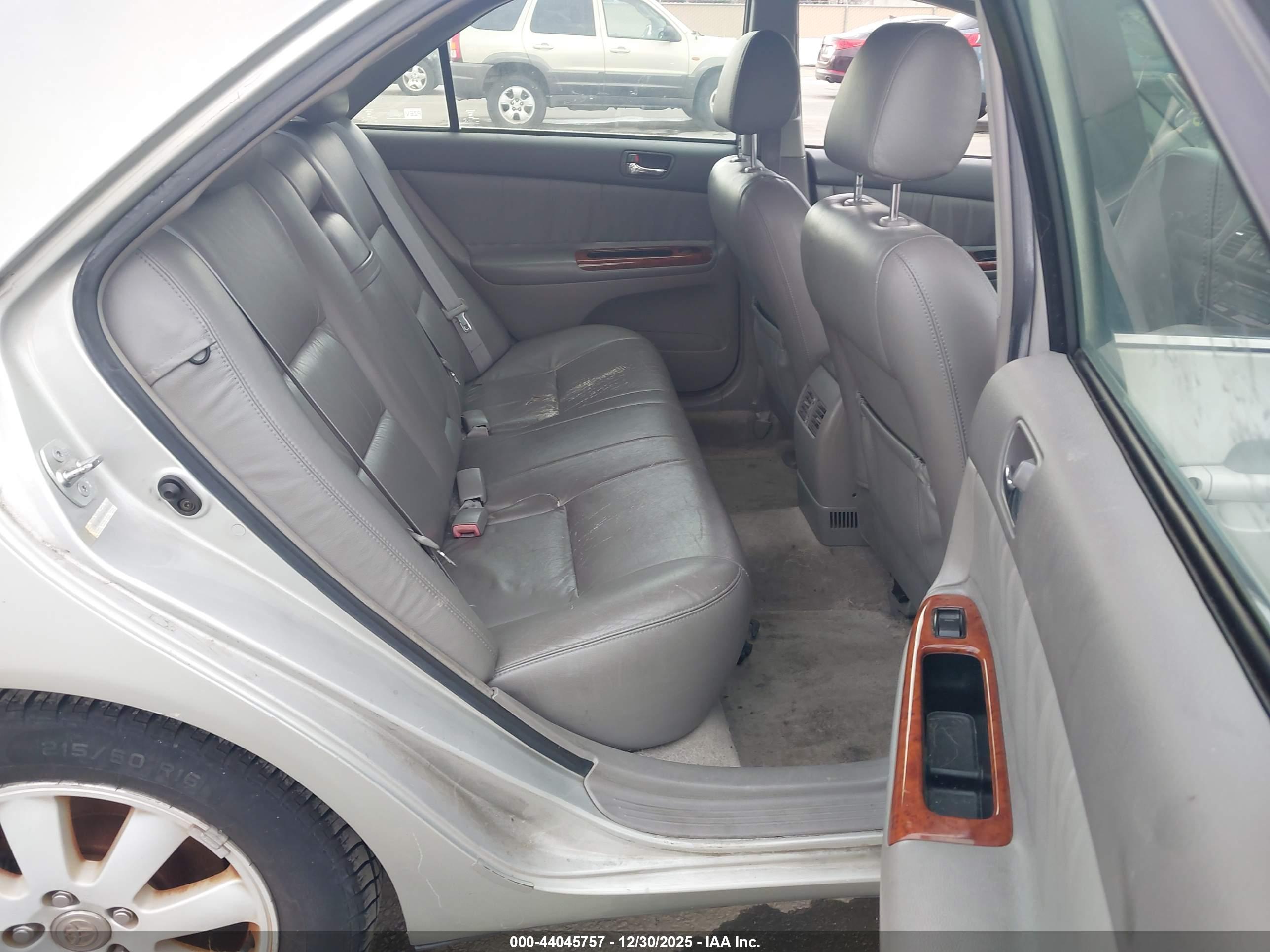 TOYOTA CAMRY image 8