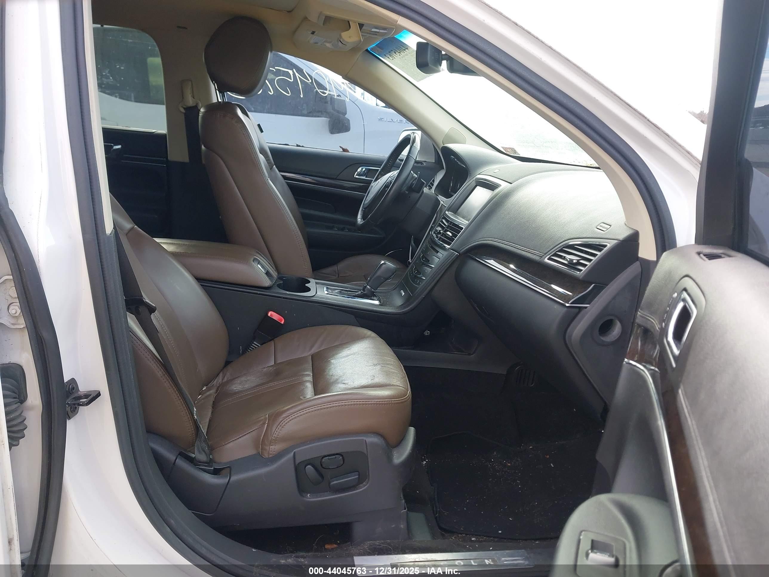 LINCOLN MKT image 5