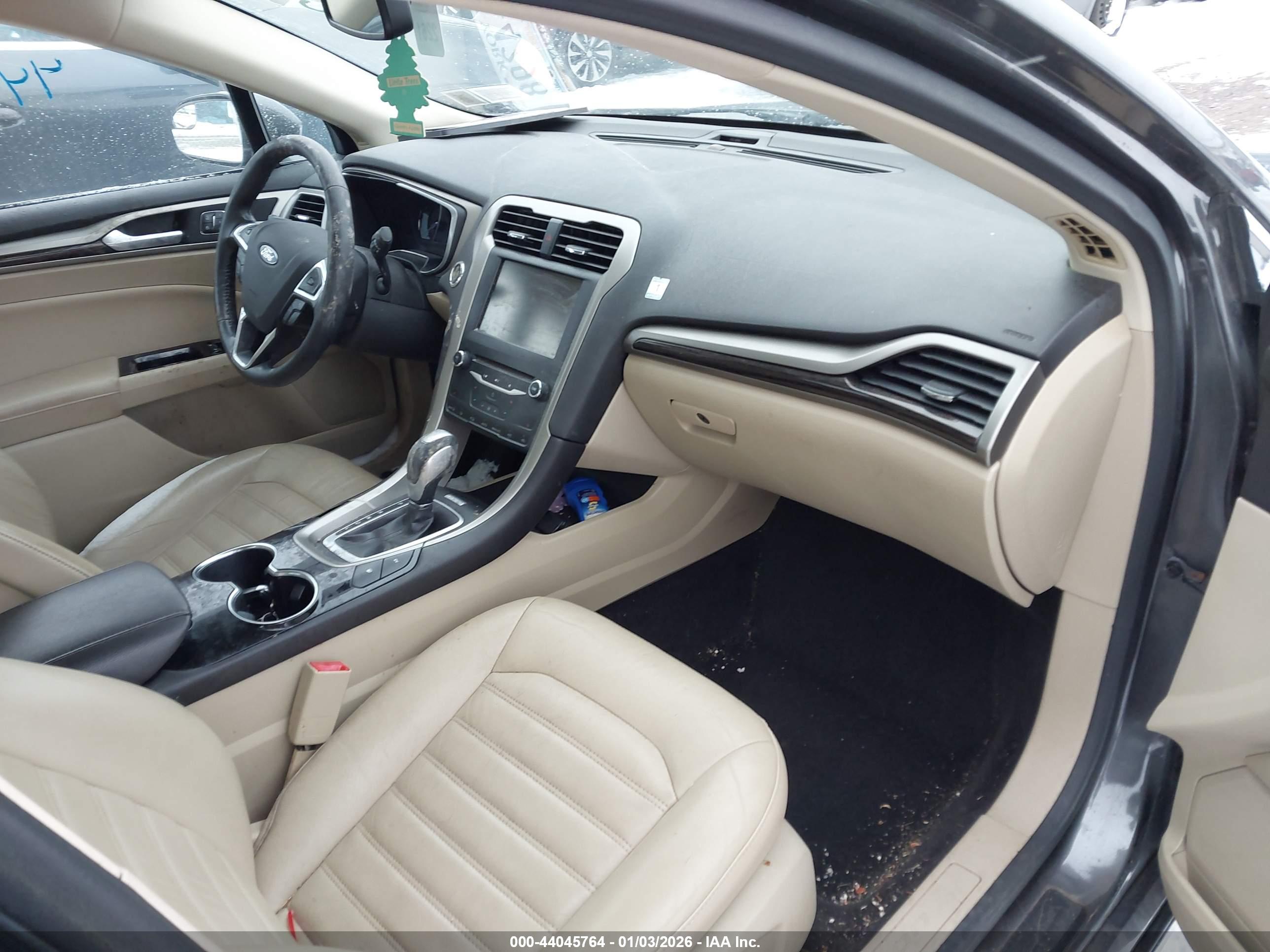 FORD FUSION image 5
