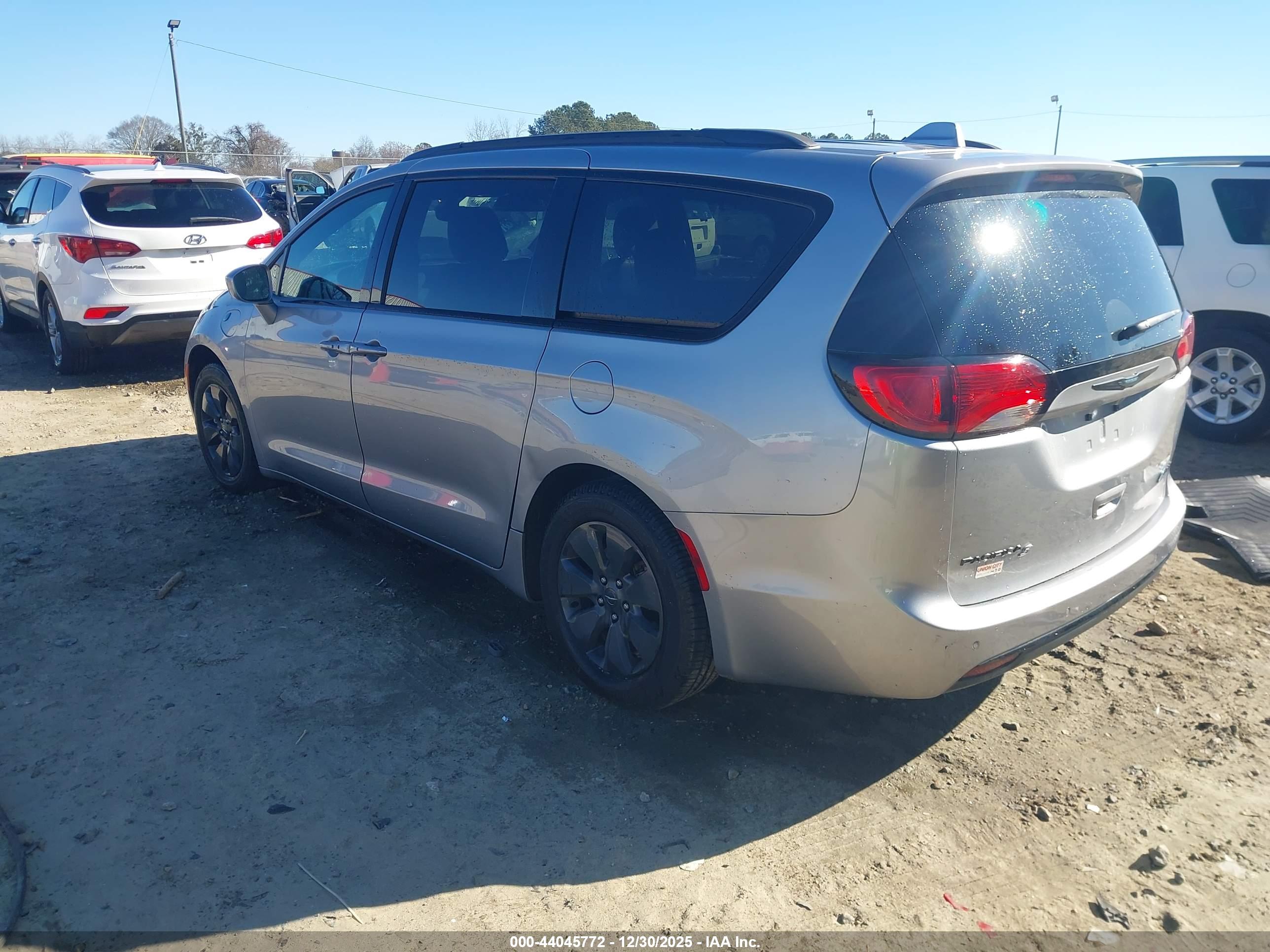CHRYSLER PACIFICA image 3
