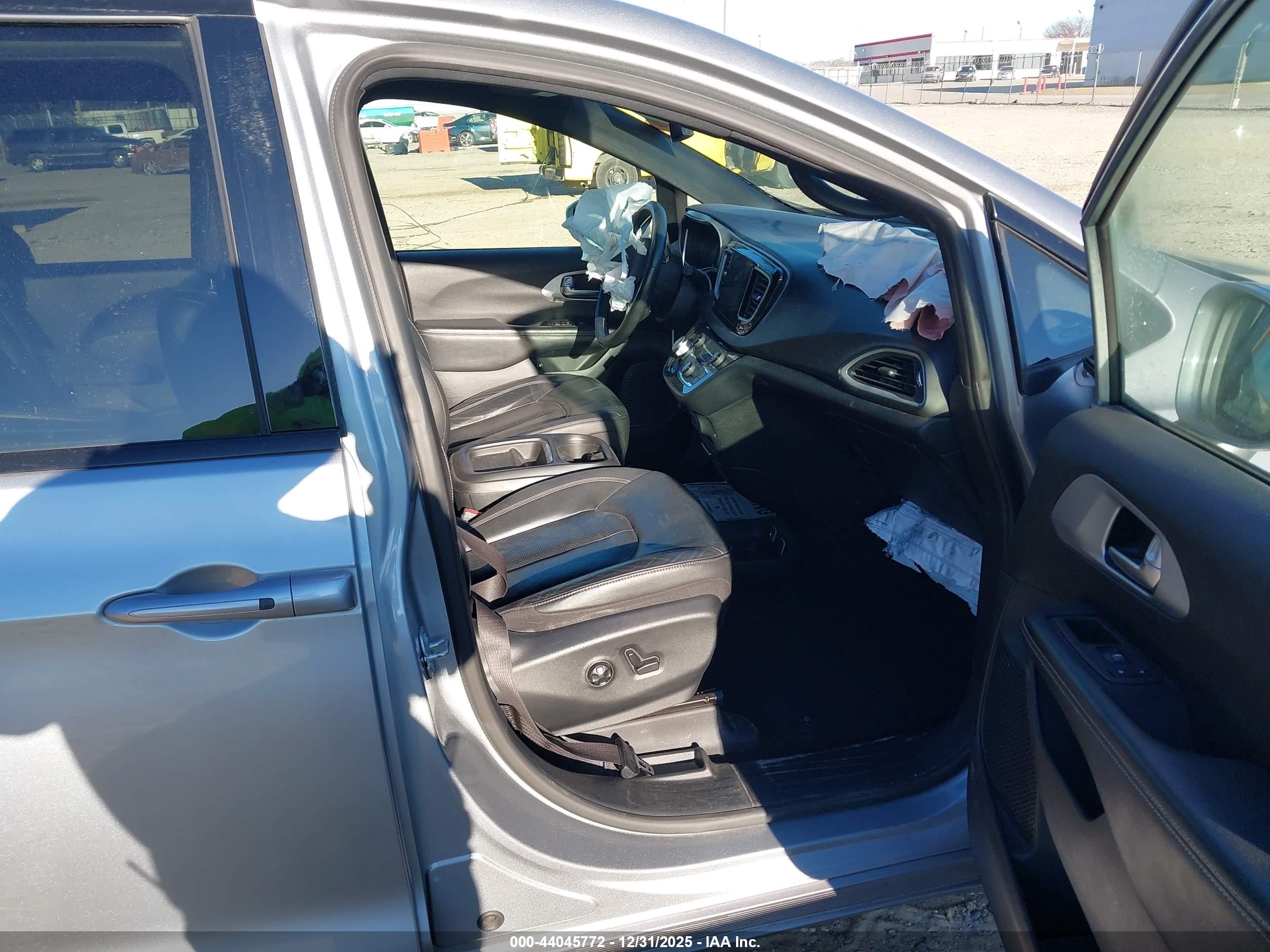 CHRYSLER PACIFICA image 5