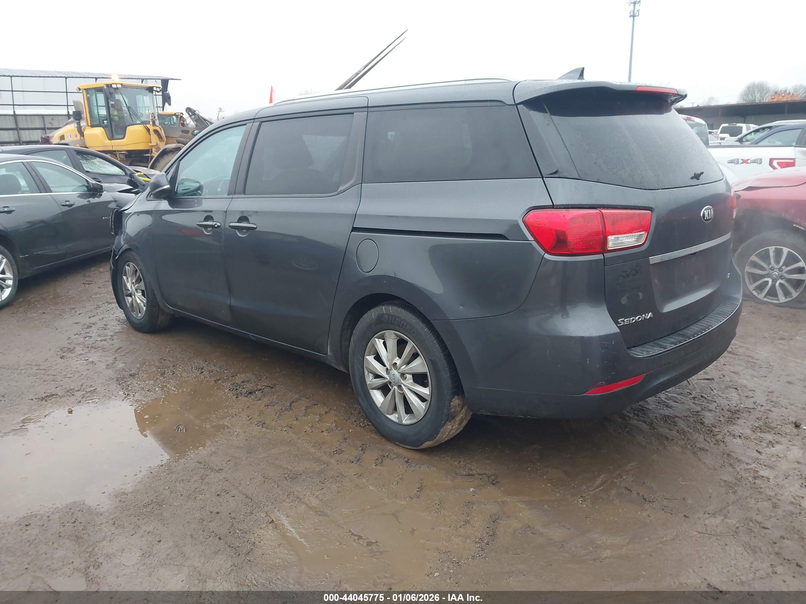 KIA SEDONA image 3
