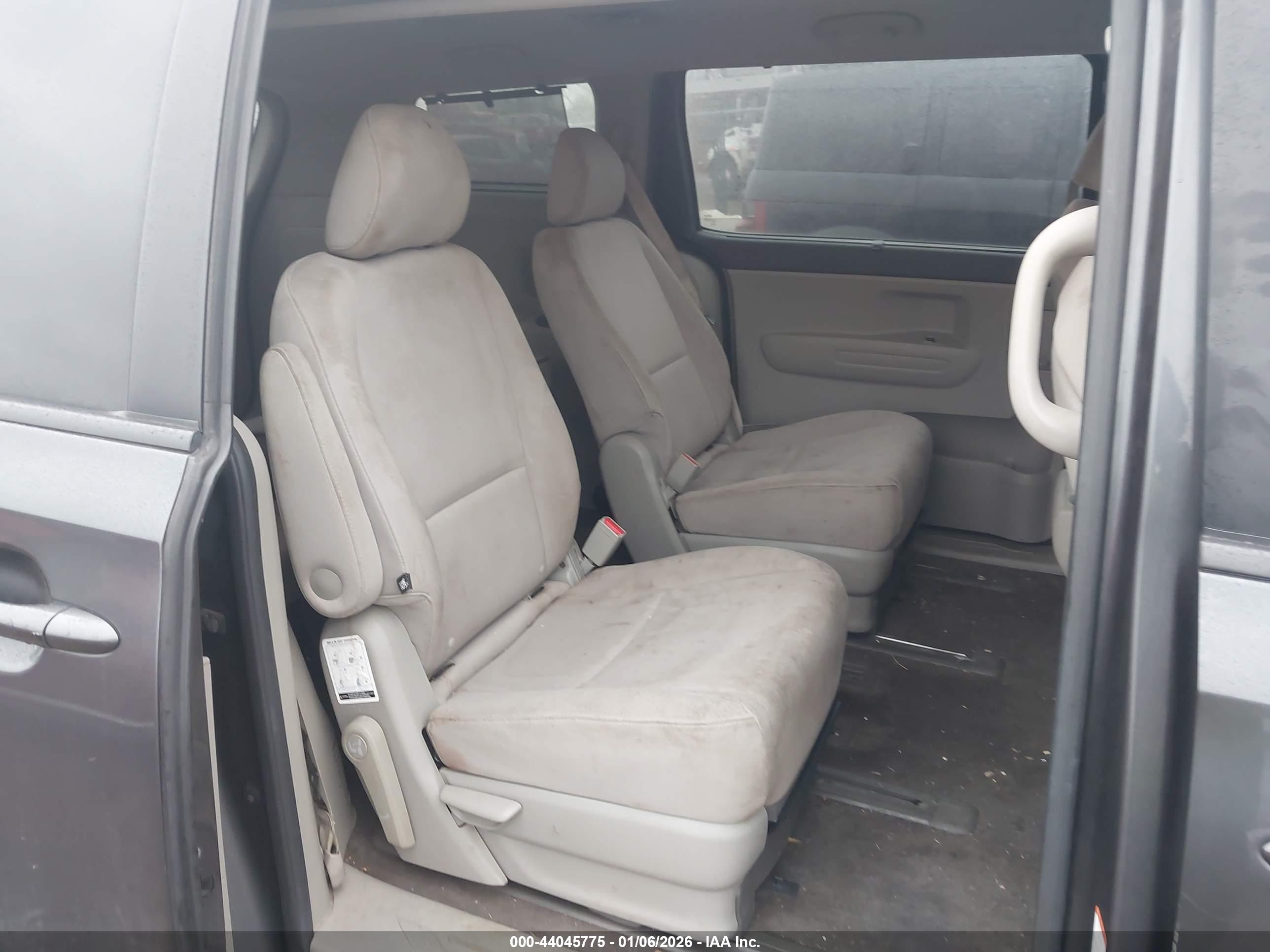 KIA SEDONA image 8
