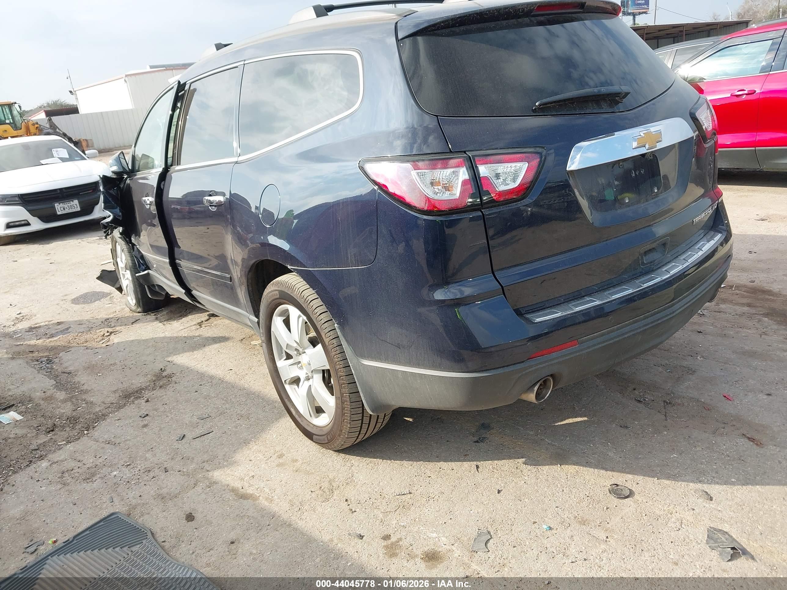 CHEVROLET TRAVERSE image 3