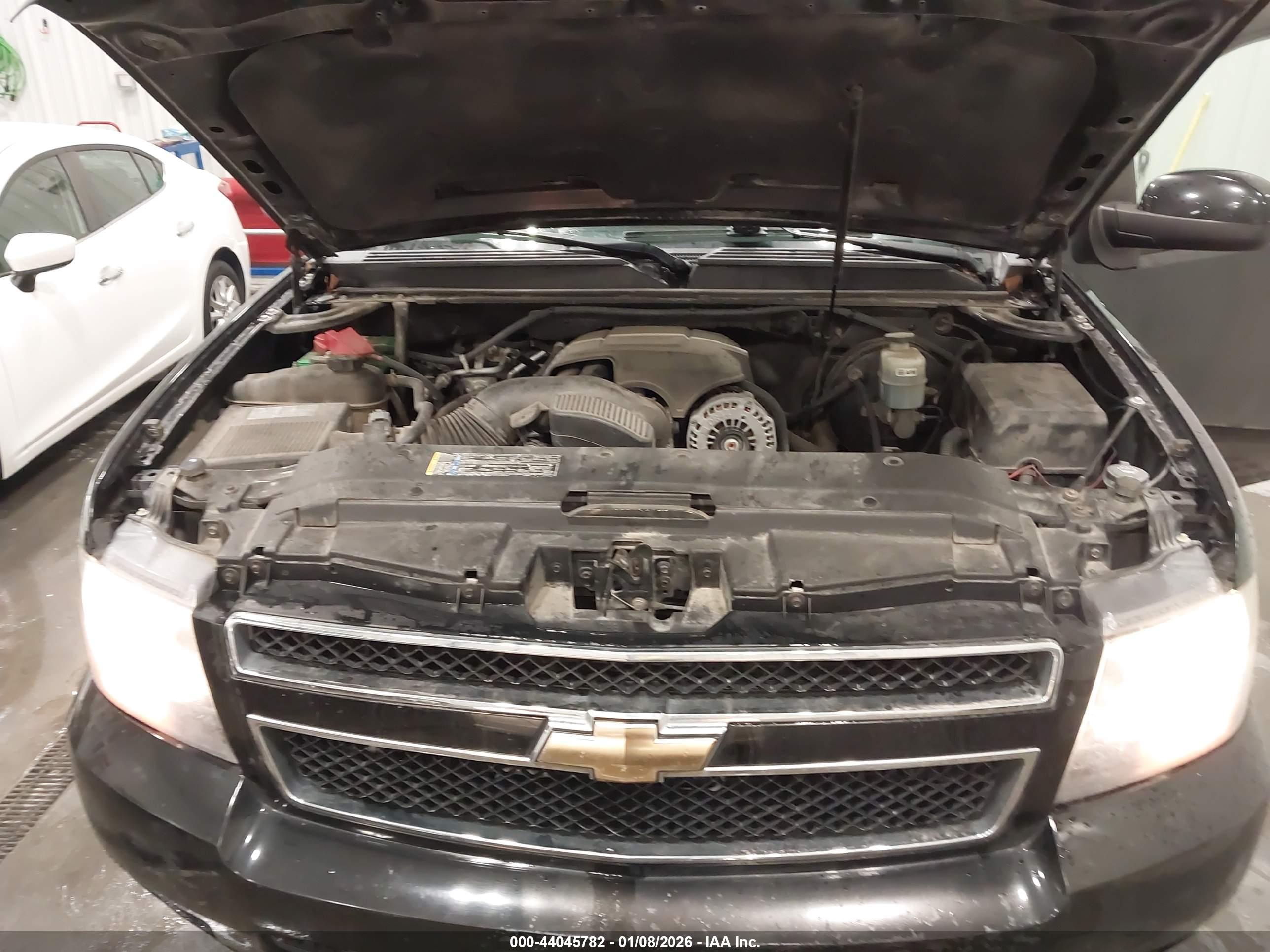 CHEVROLET SUBURBAN image 10