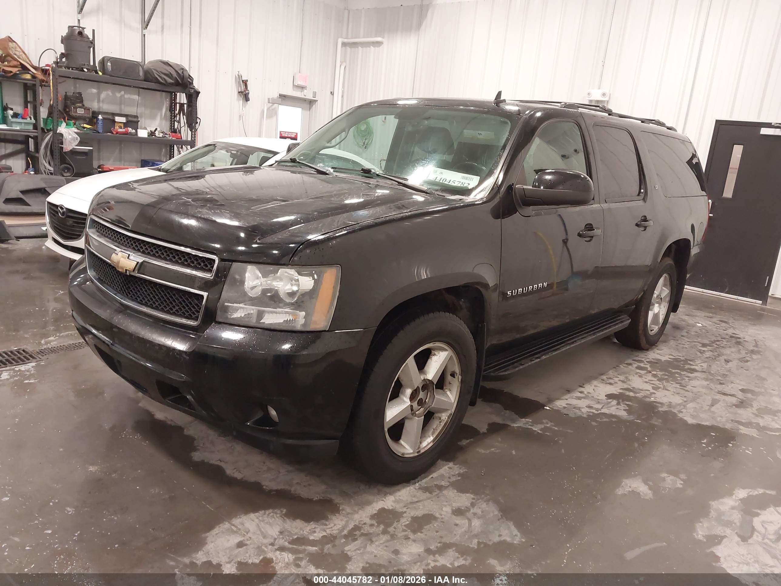 CHEVROLET SUBURBAN image 2
