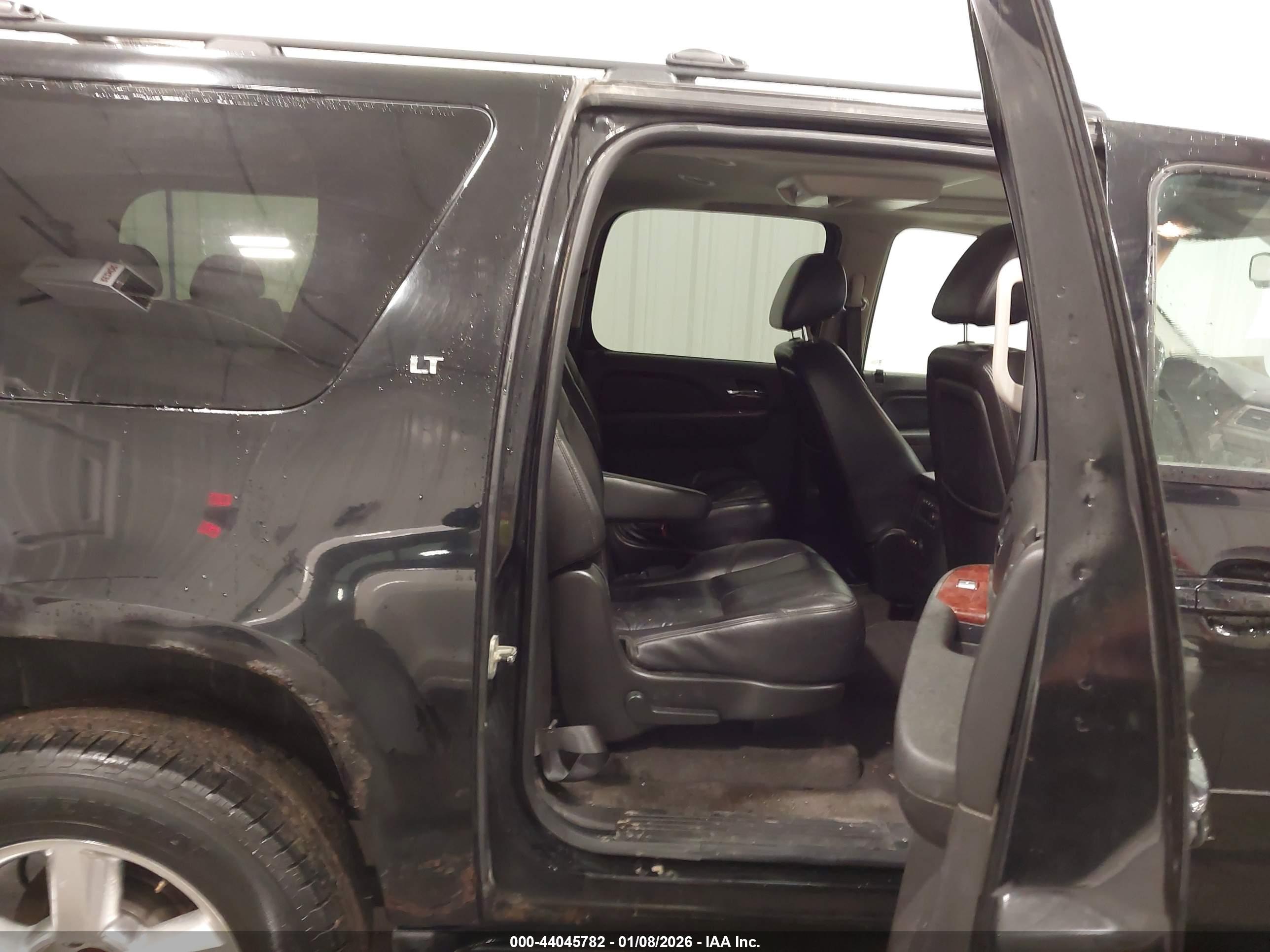 CHEVROLET SUBURBAN image 8