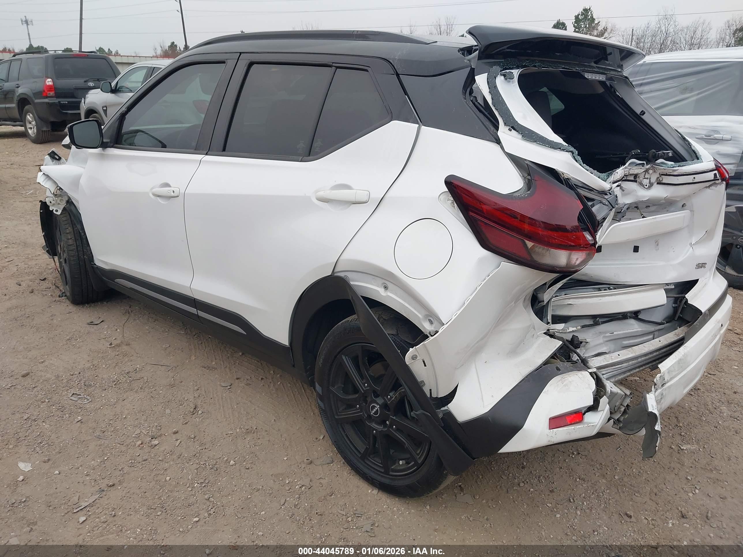 NISSAN KICKS image 3