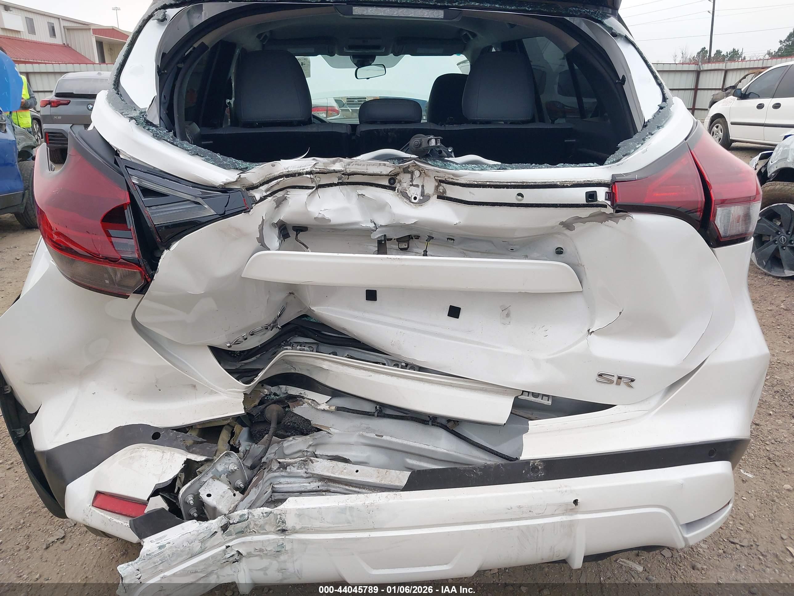 NISSAN KICKS image 6