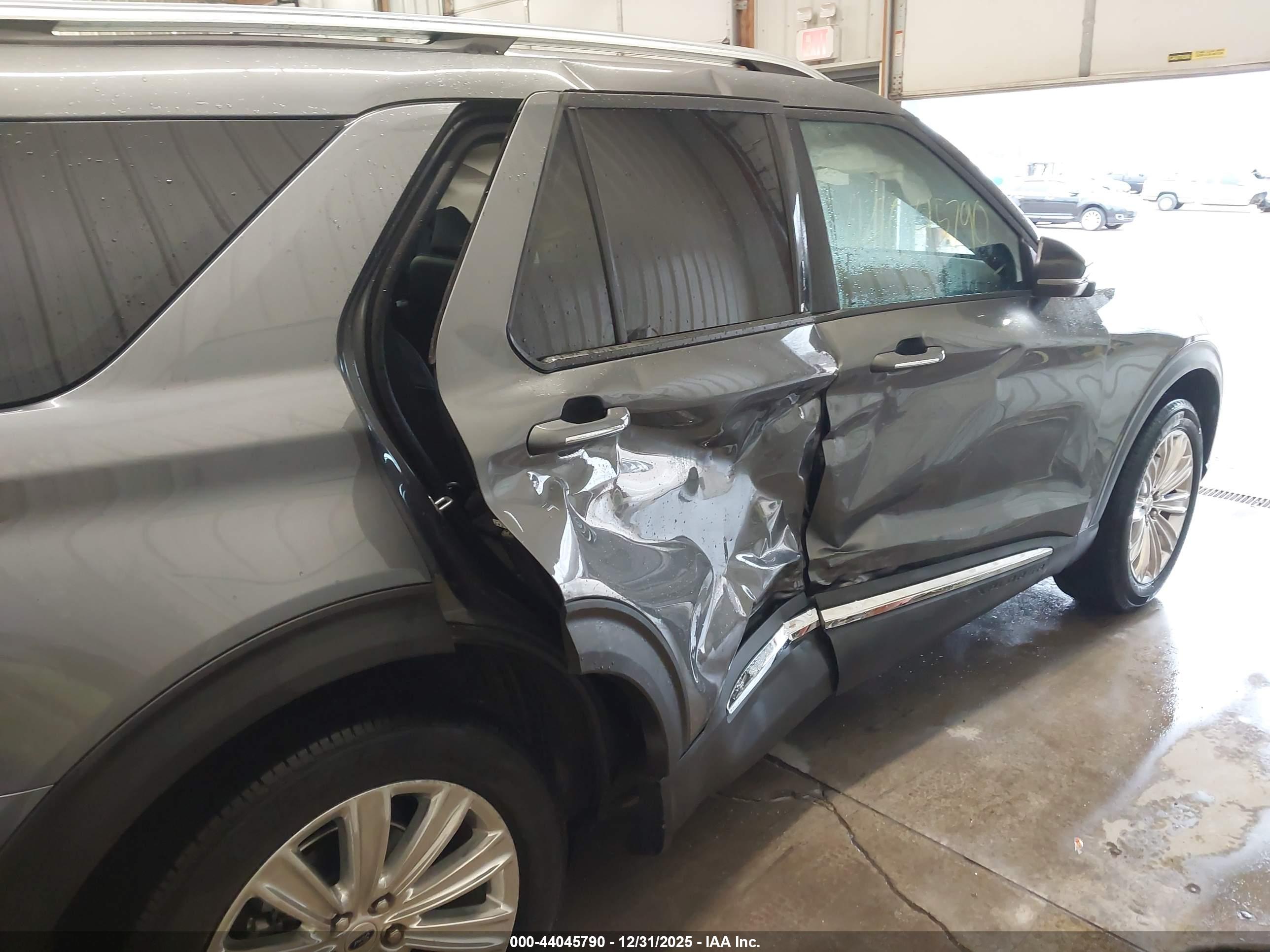 FORD EXPLORER image 6