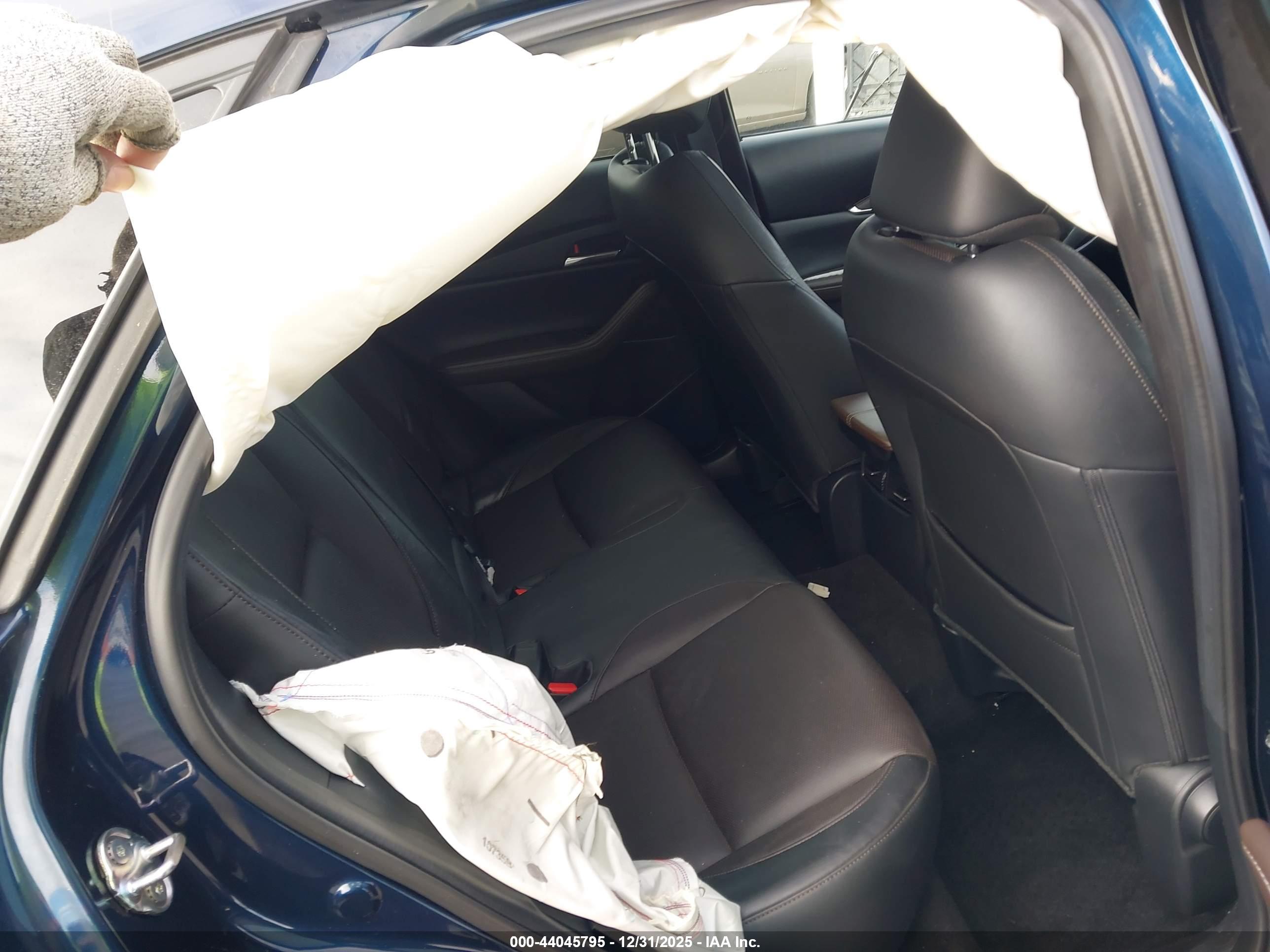 MAZDA CX-30 image 8