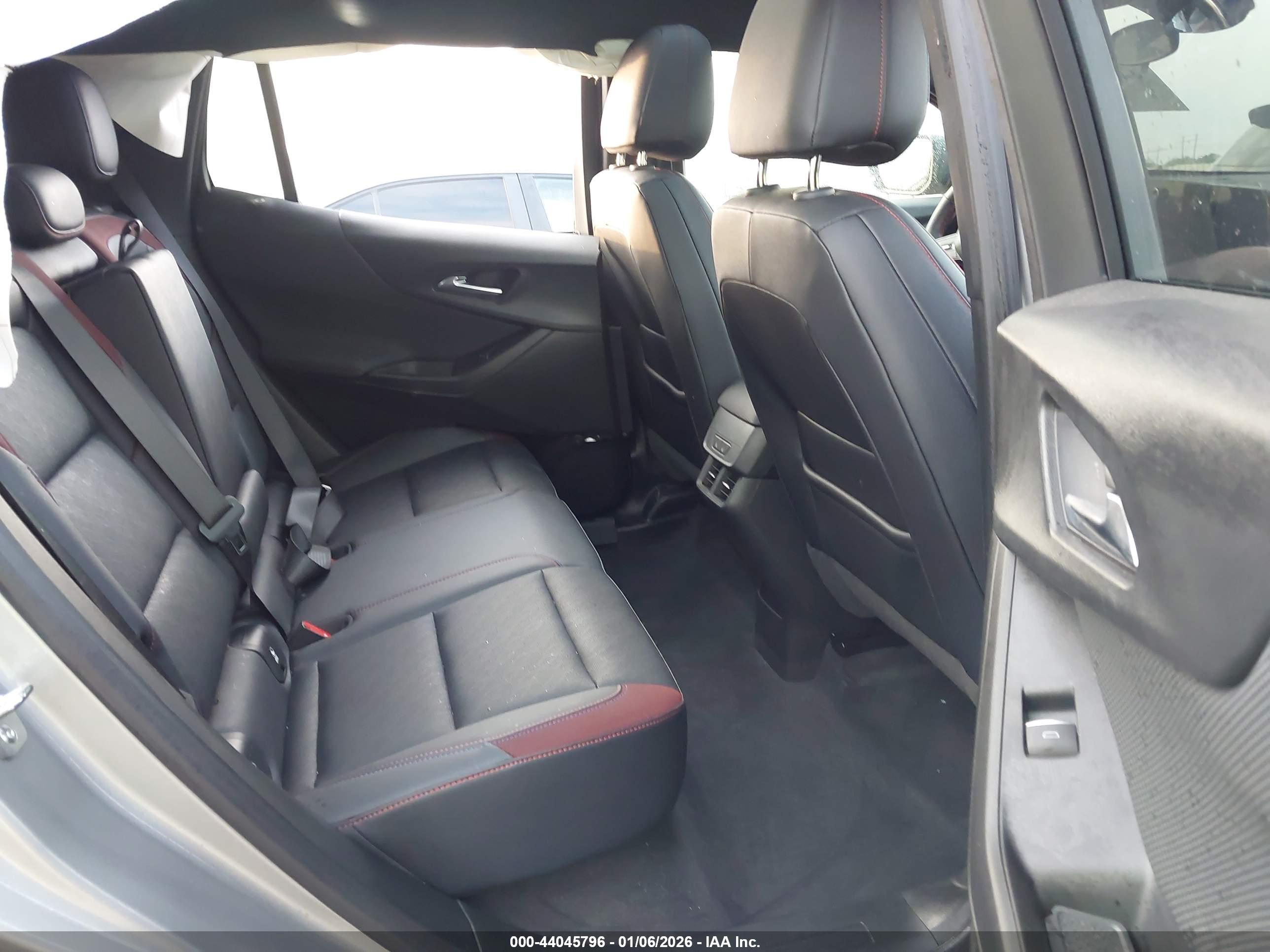 CHEVROLET EQUINOX image 8