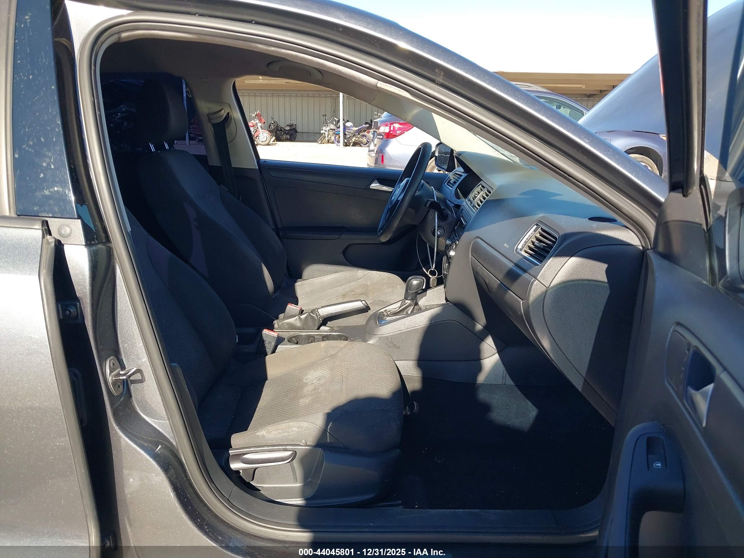 VOLKSWAGEN JETTA image 5