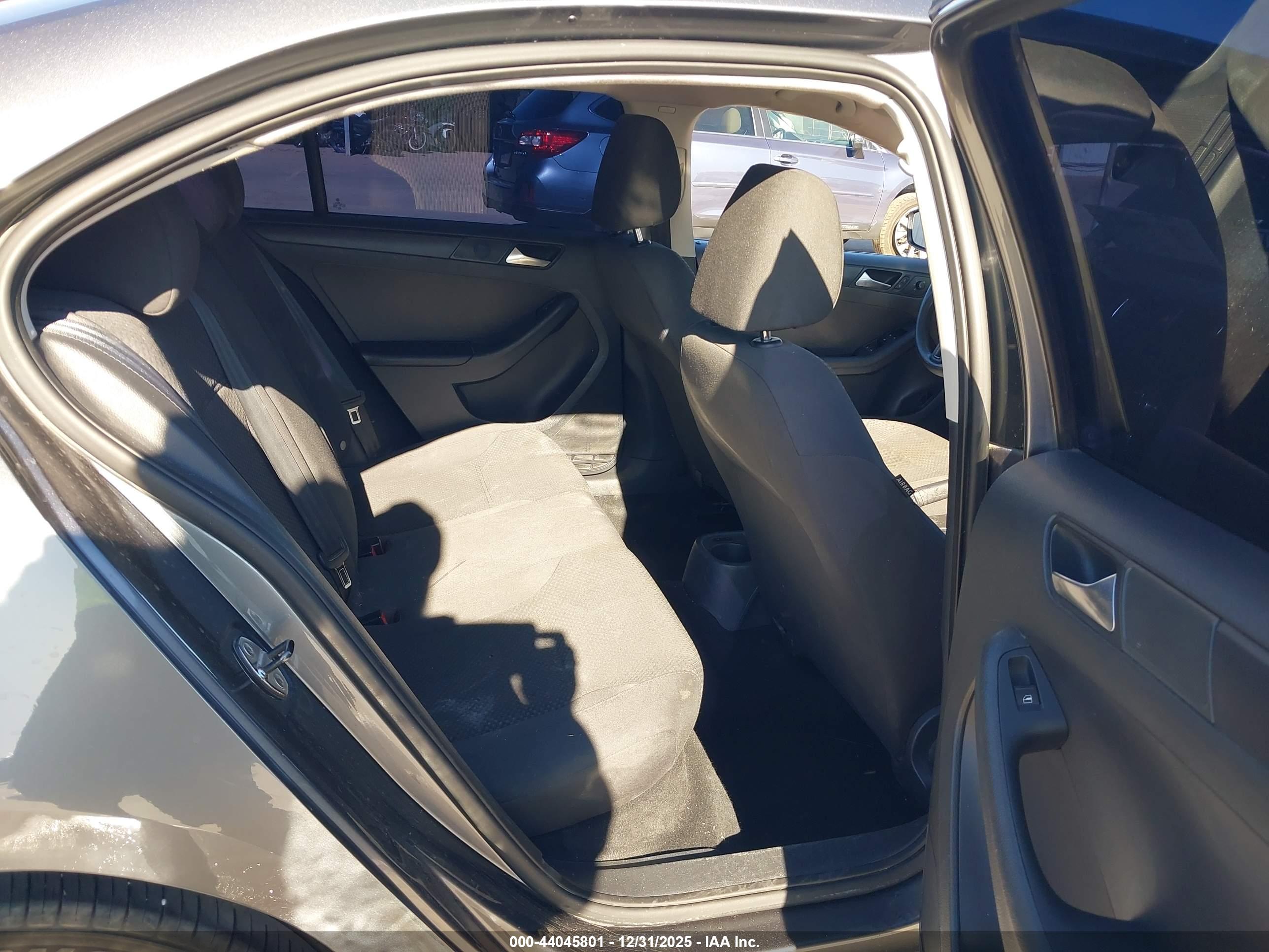 VOLKSWAGEN JETTA image 8
