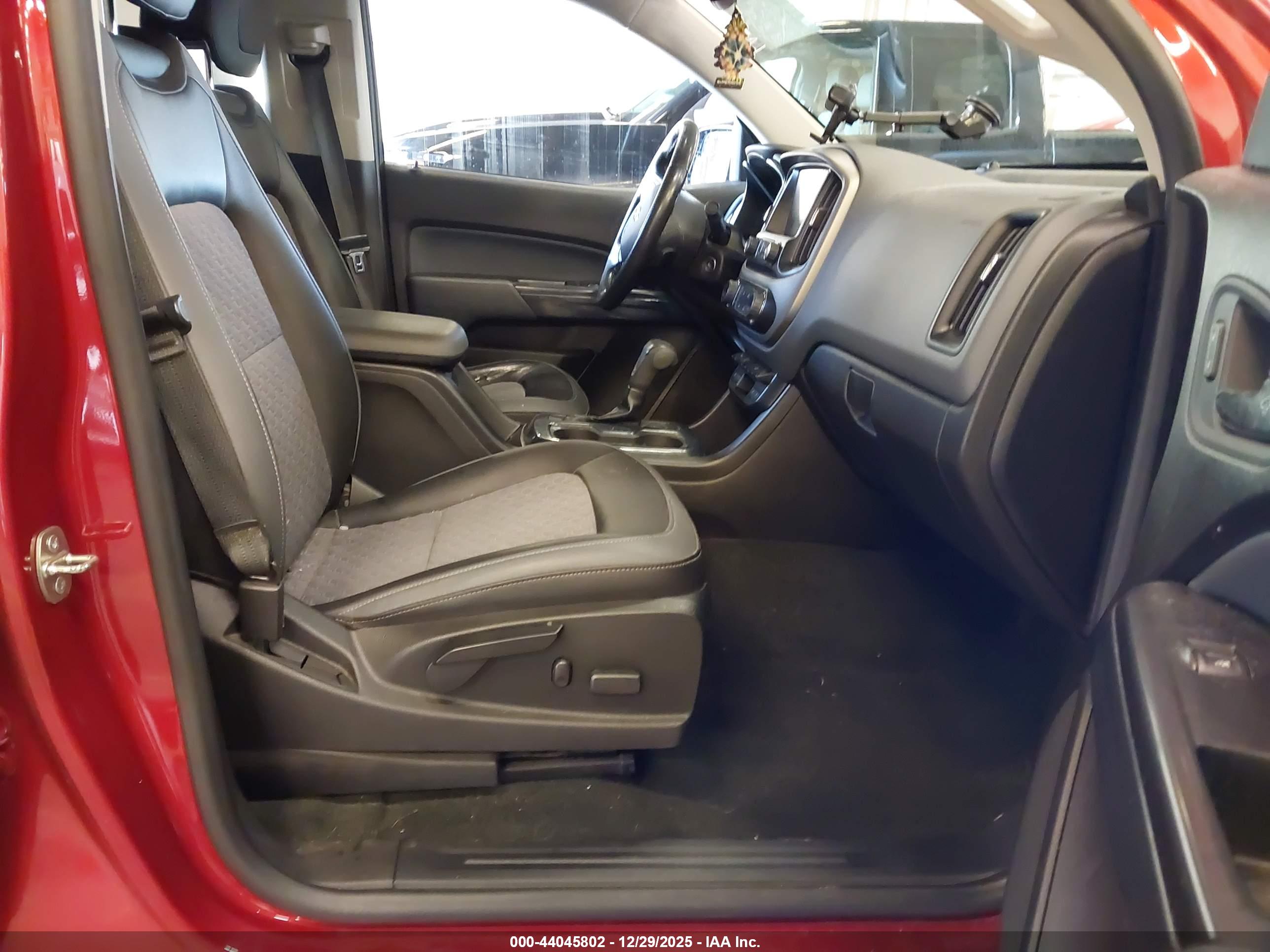 CHEVROLET COLORADO image 5