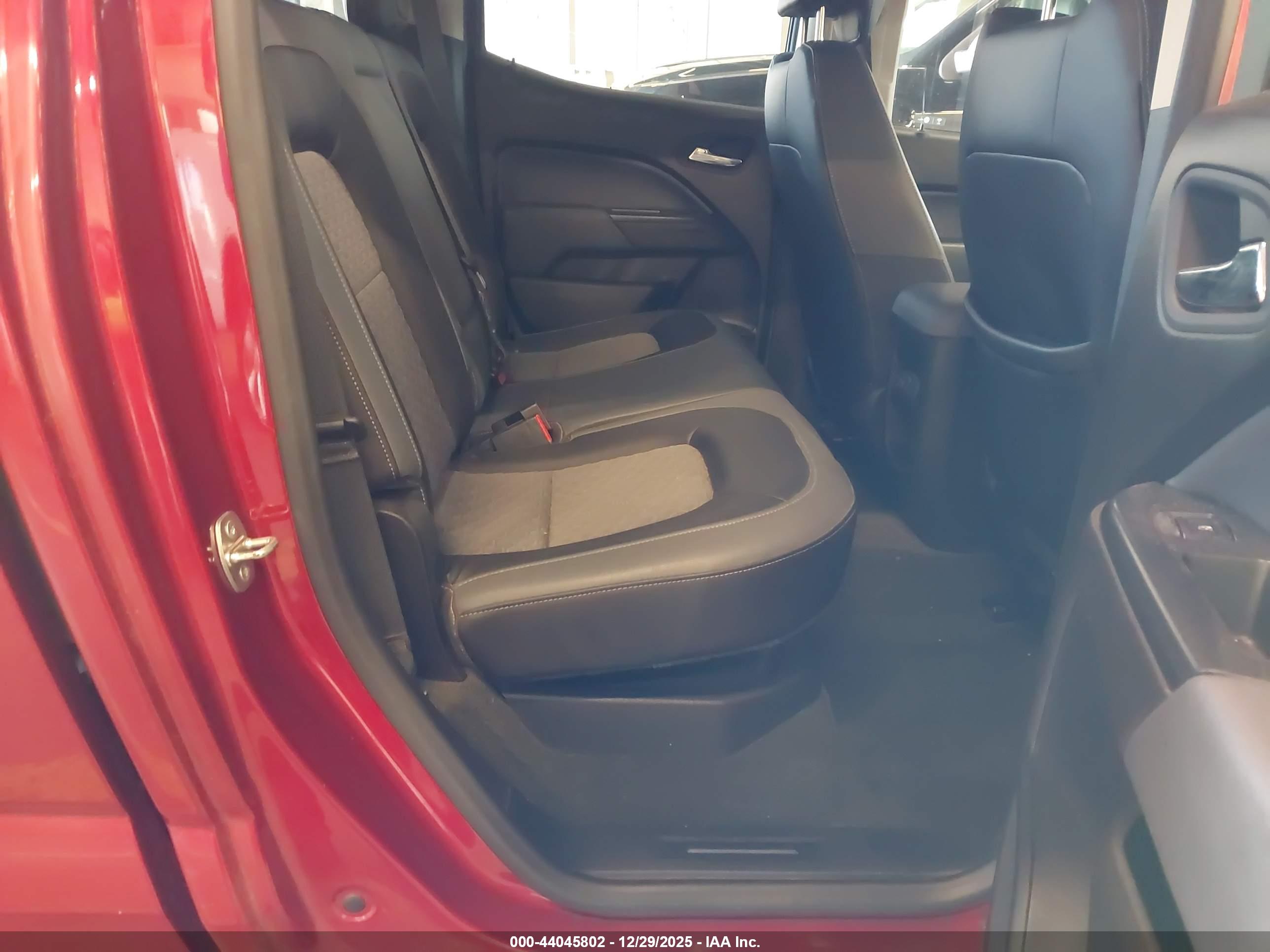 CHEVROLET COLORADO image 8