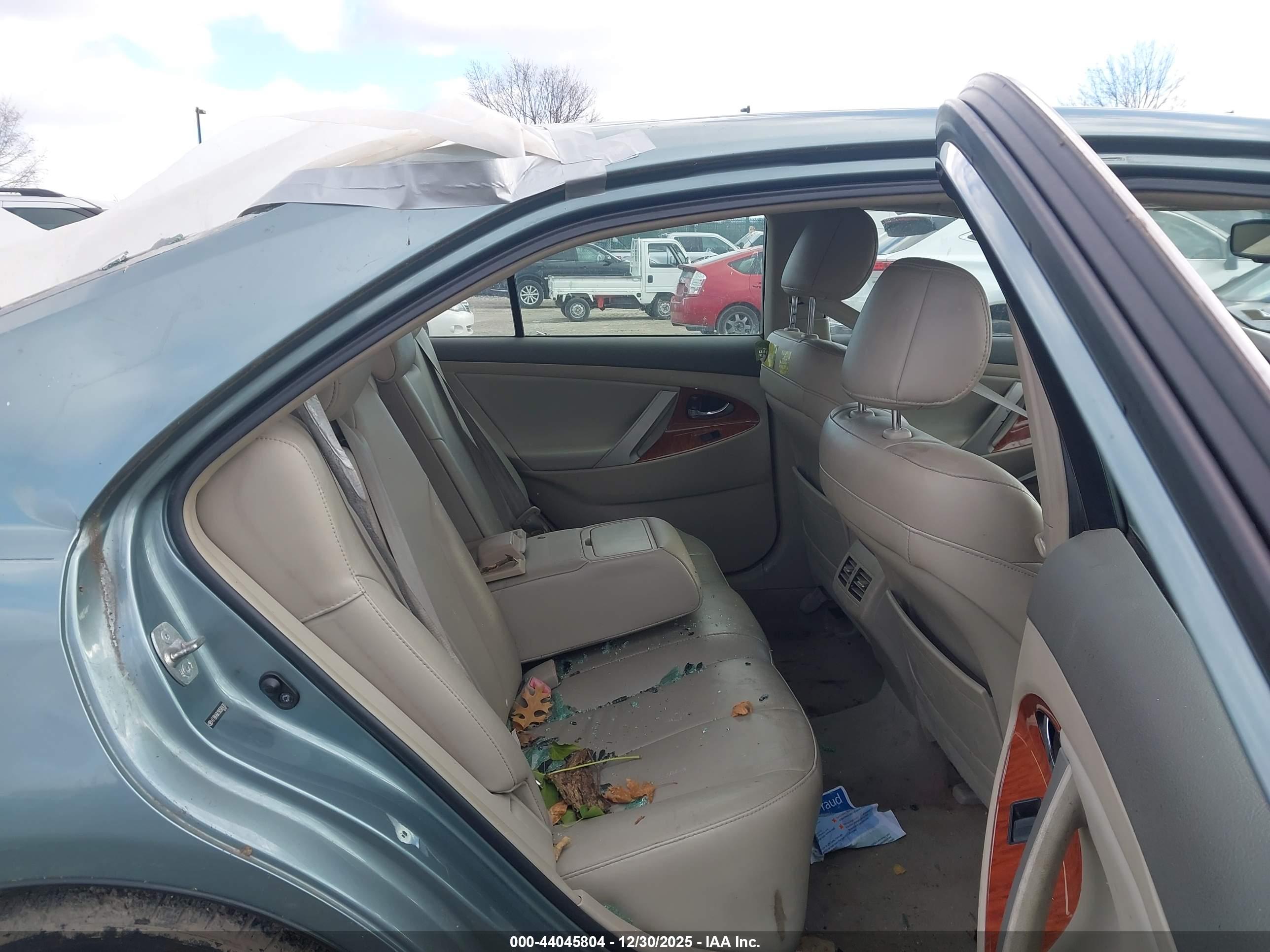 TOYOTA CAMRY image 8