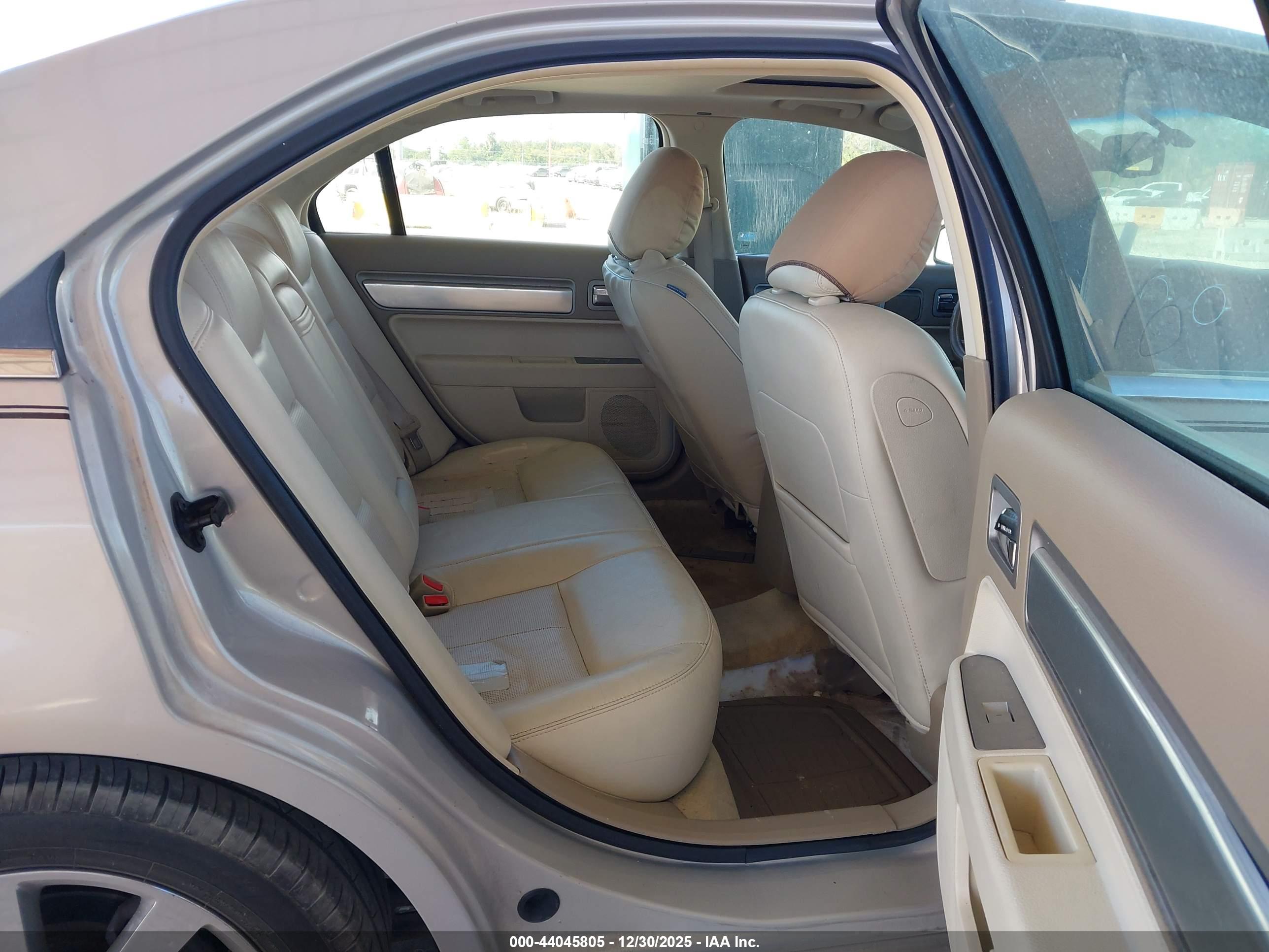 LINCOLN MKZ image 8