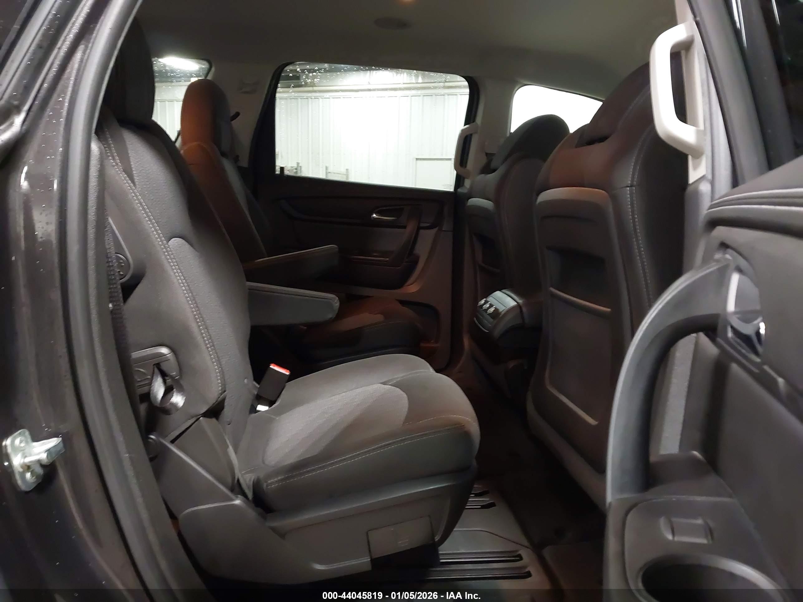 CHEVROLET TRAVERSE image 8