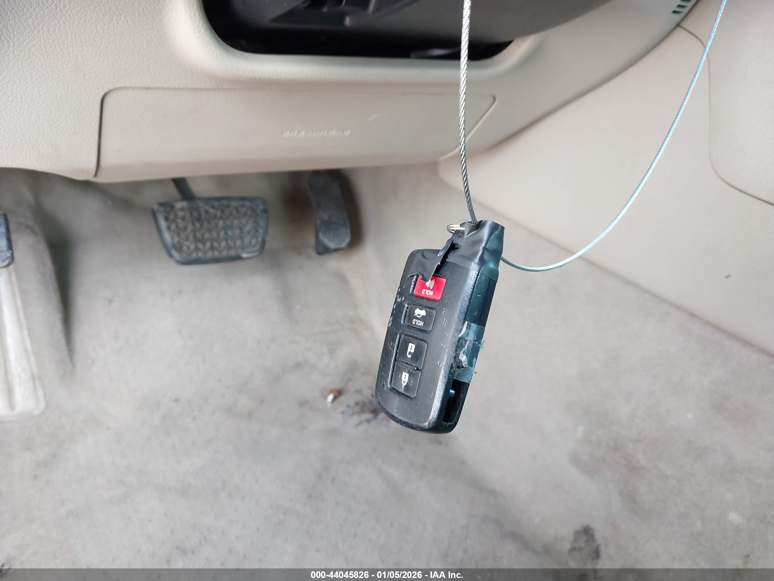 TOYOTA CAMRY image 11