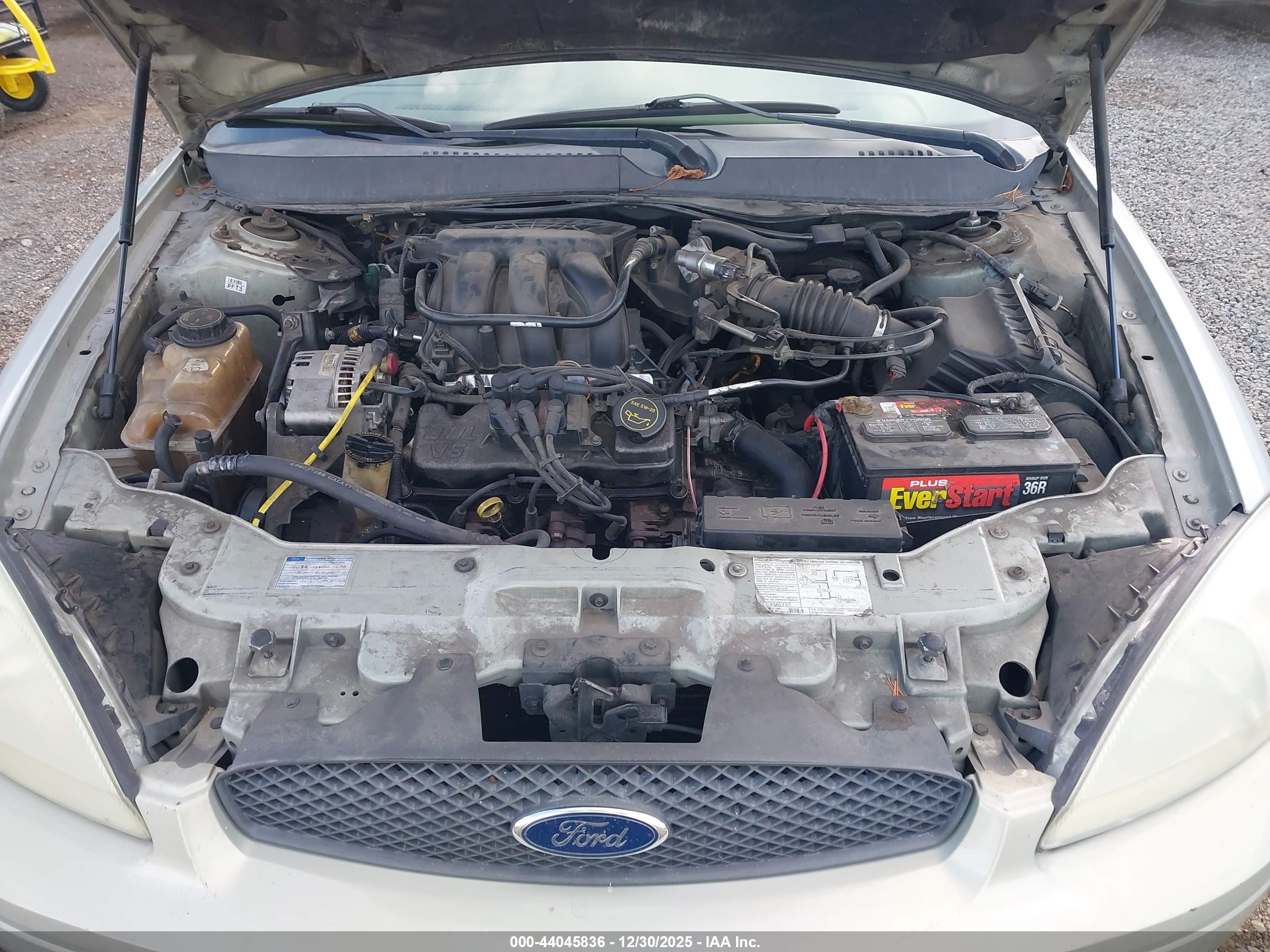 FORD TAURUS image 10