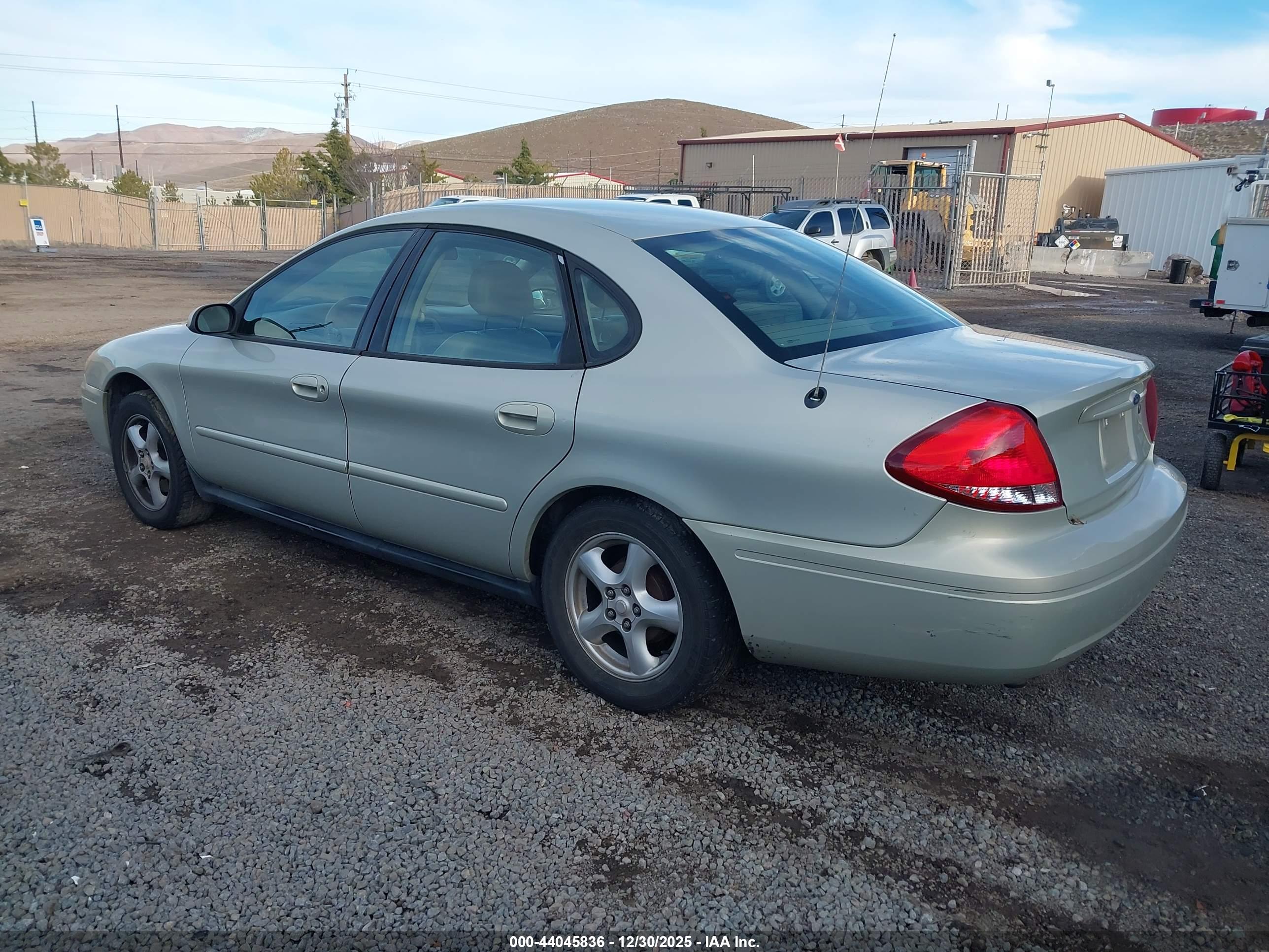FORD TAURUS image 3